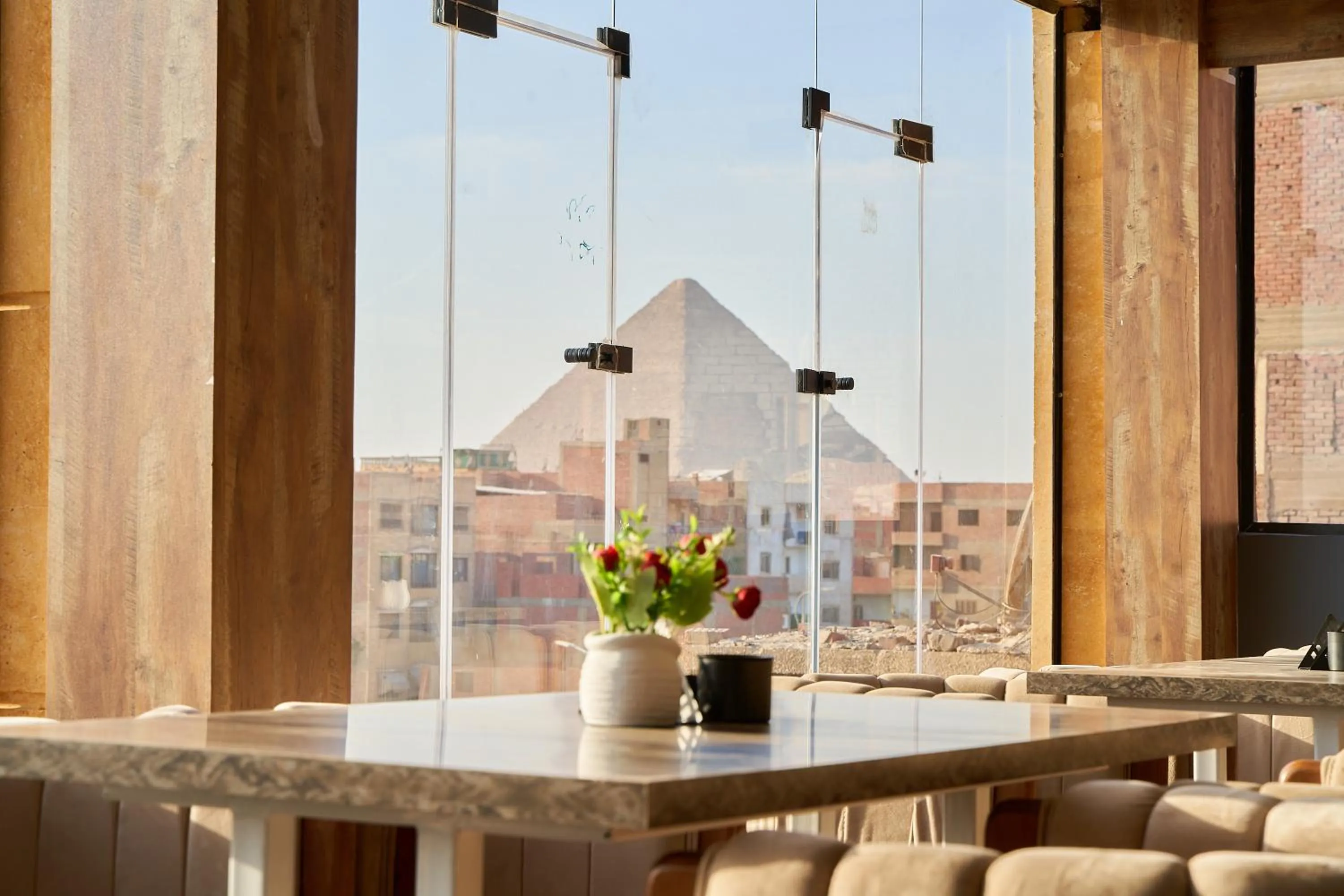 Restaurant/places to eat in Crown Pyramids View Hotel