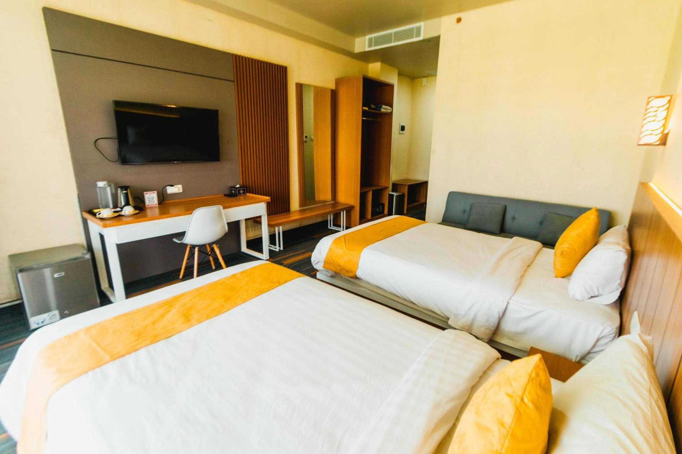 Communal lounge/ TV room, Bed in De Balen Soultan Hotel