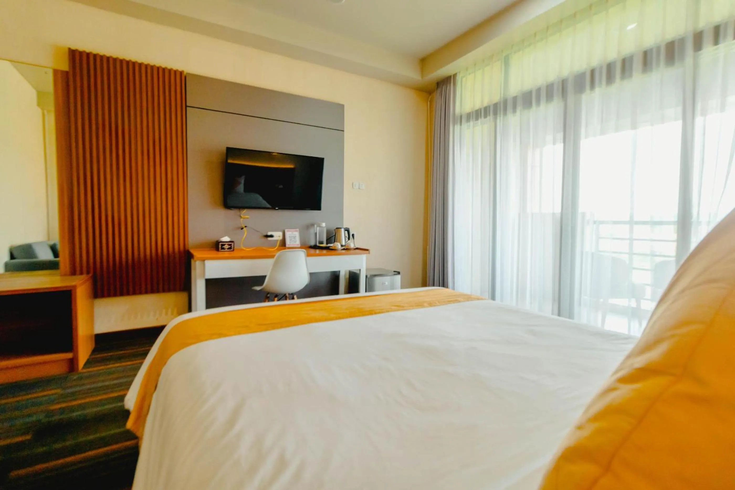 Communal lounge/ TV room, Bed in De Balen Soultan Hotel