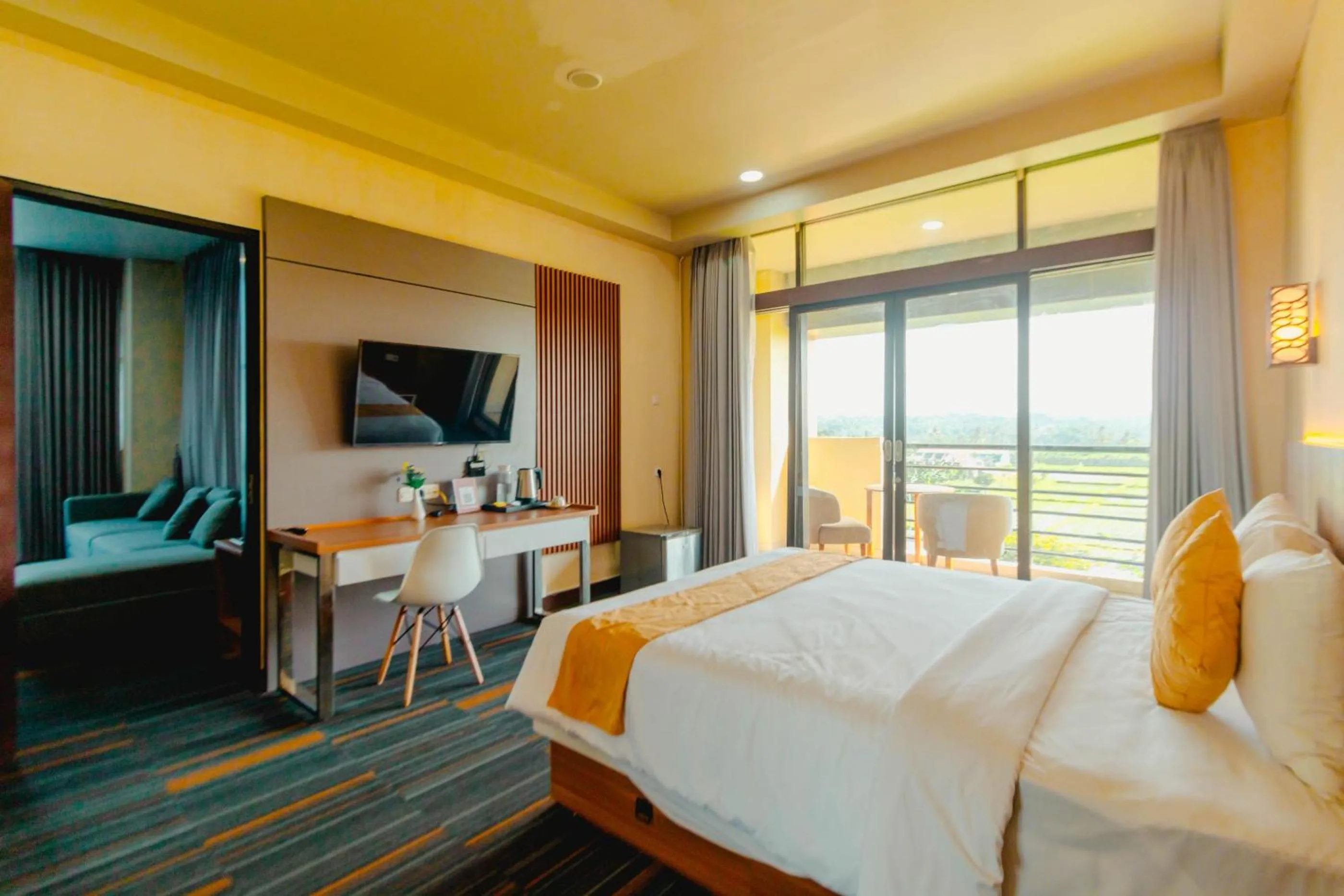 Communal lounge/ TV room, Bed in De Balen Soultan Hotel