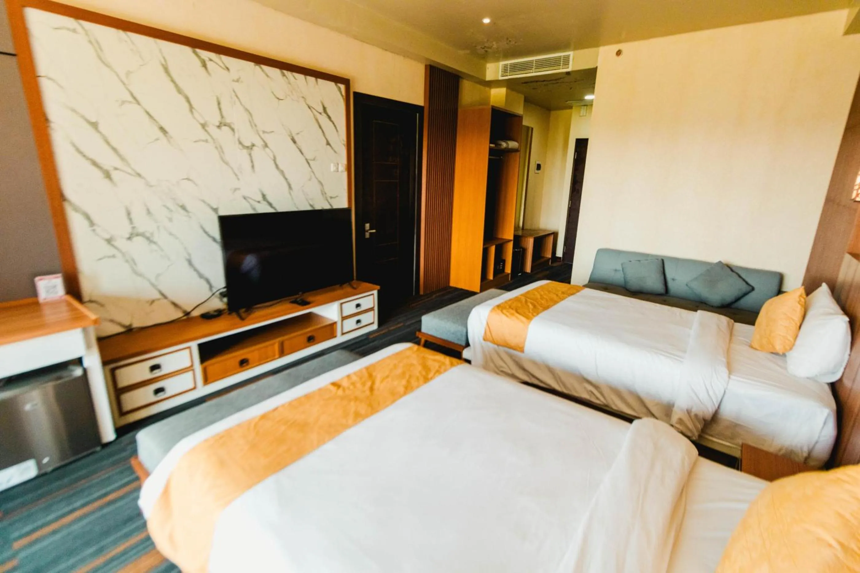 Communal lounge/ TV room, Bed in De Balen Soultan Hotel