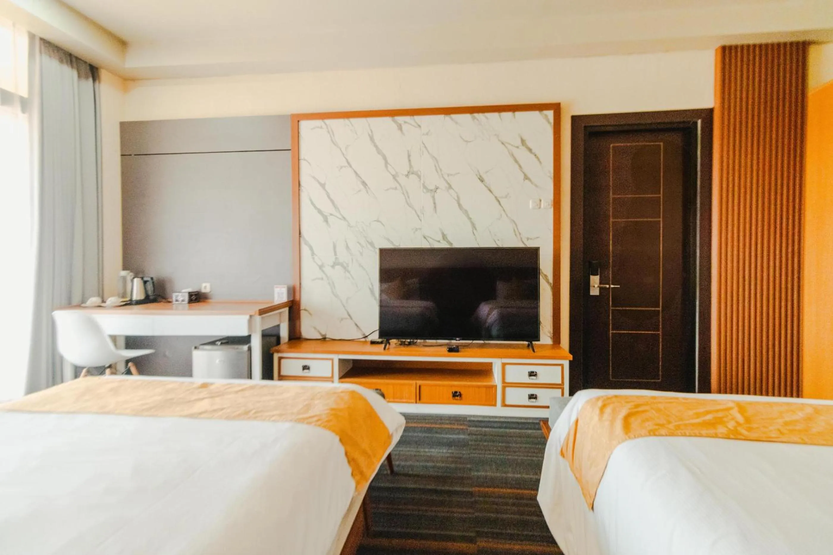 Communal lounge/ TV room, Bed in De Balen Soultan Hotel