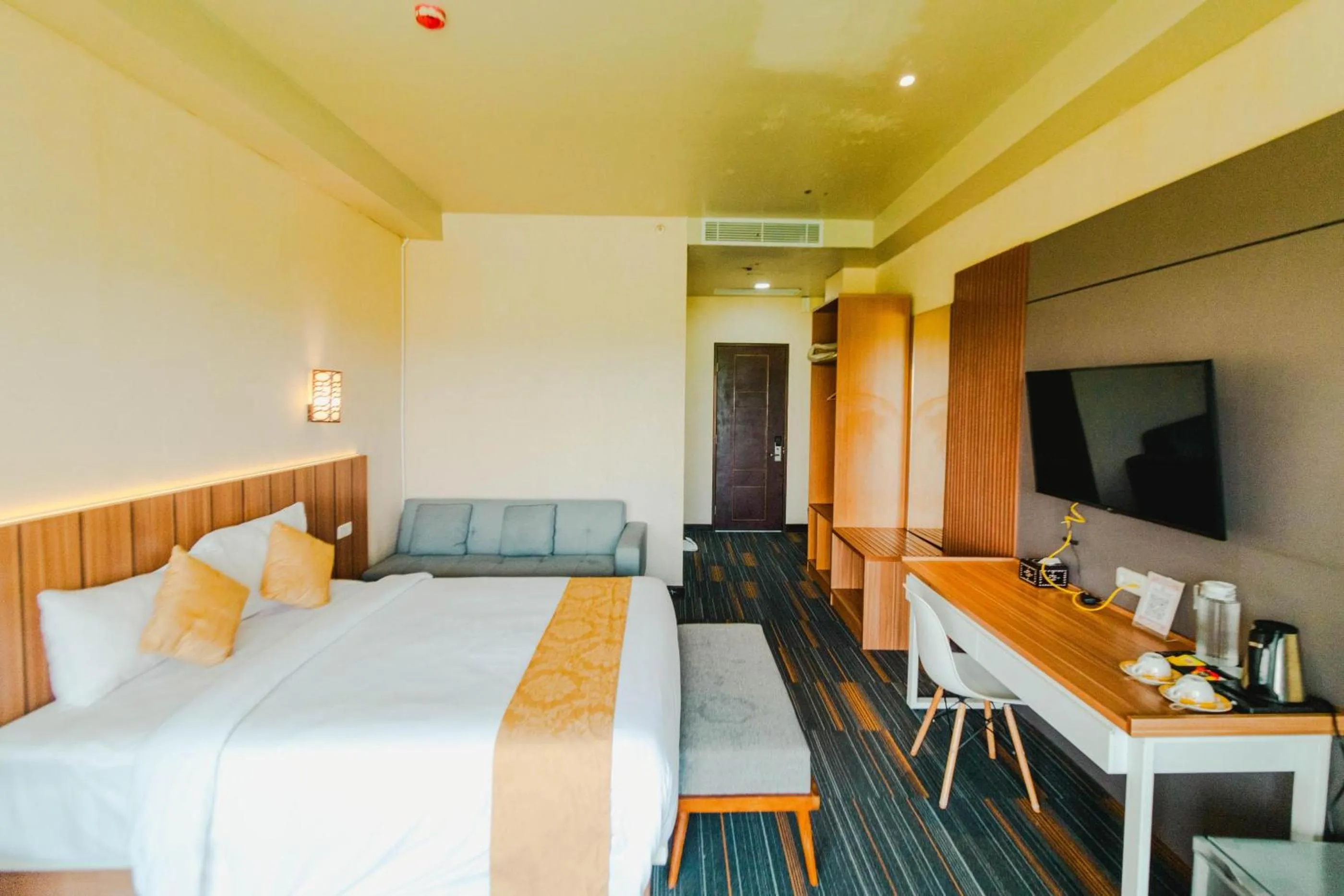 Communal lounge/ TV room, Bed in De Balen Soultan Hotel