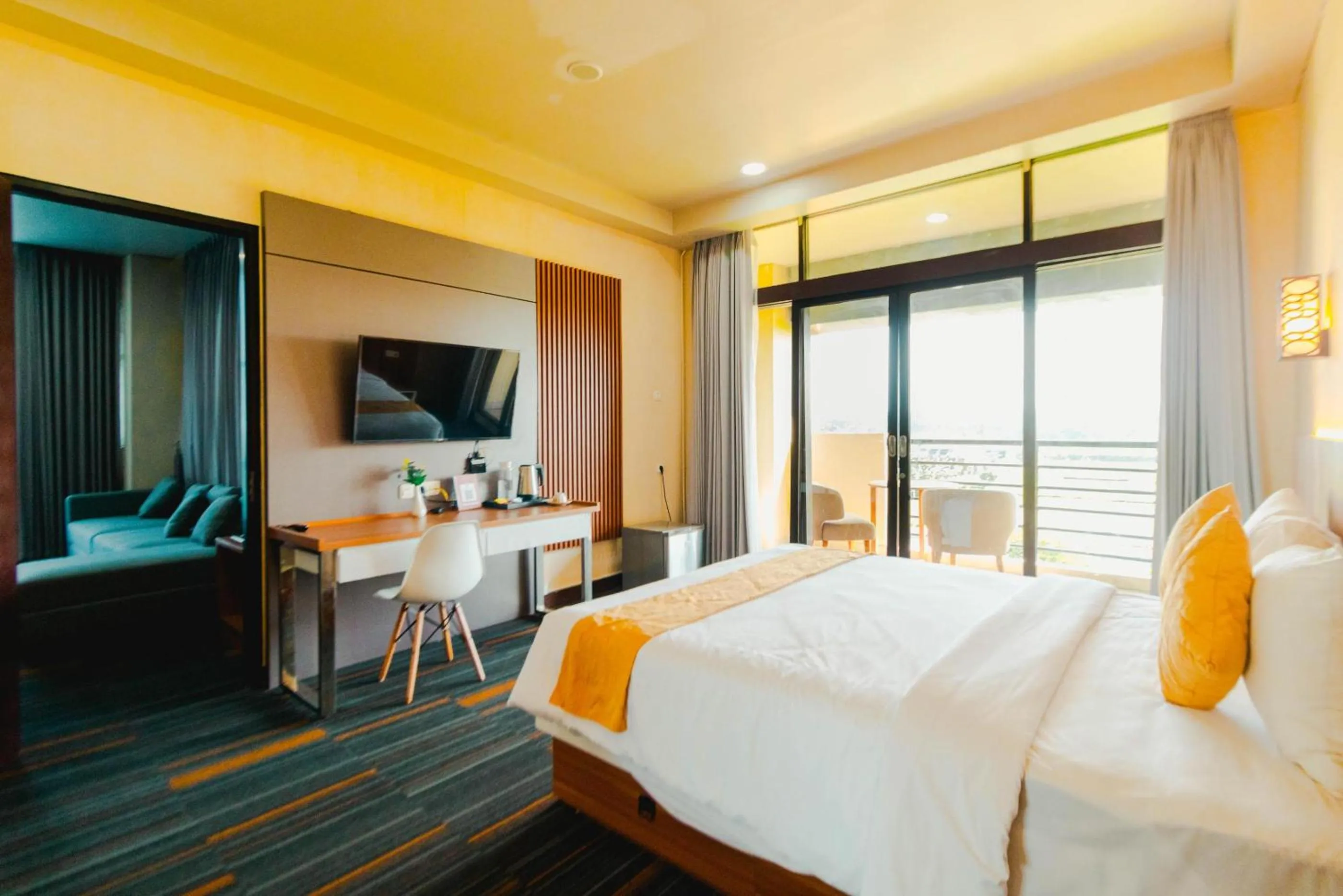 Communal lounge/ TV room, Bed in De Balen Soultan Hotel