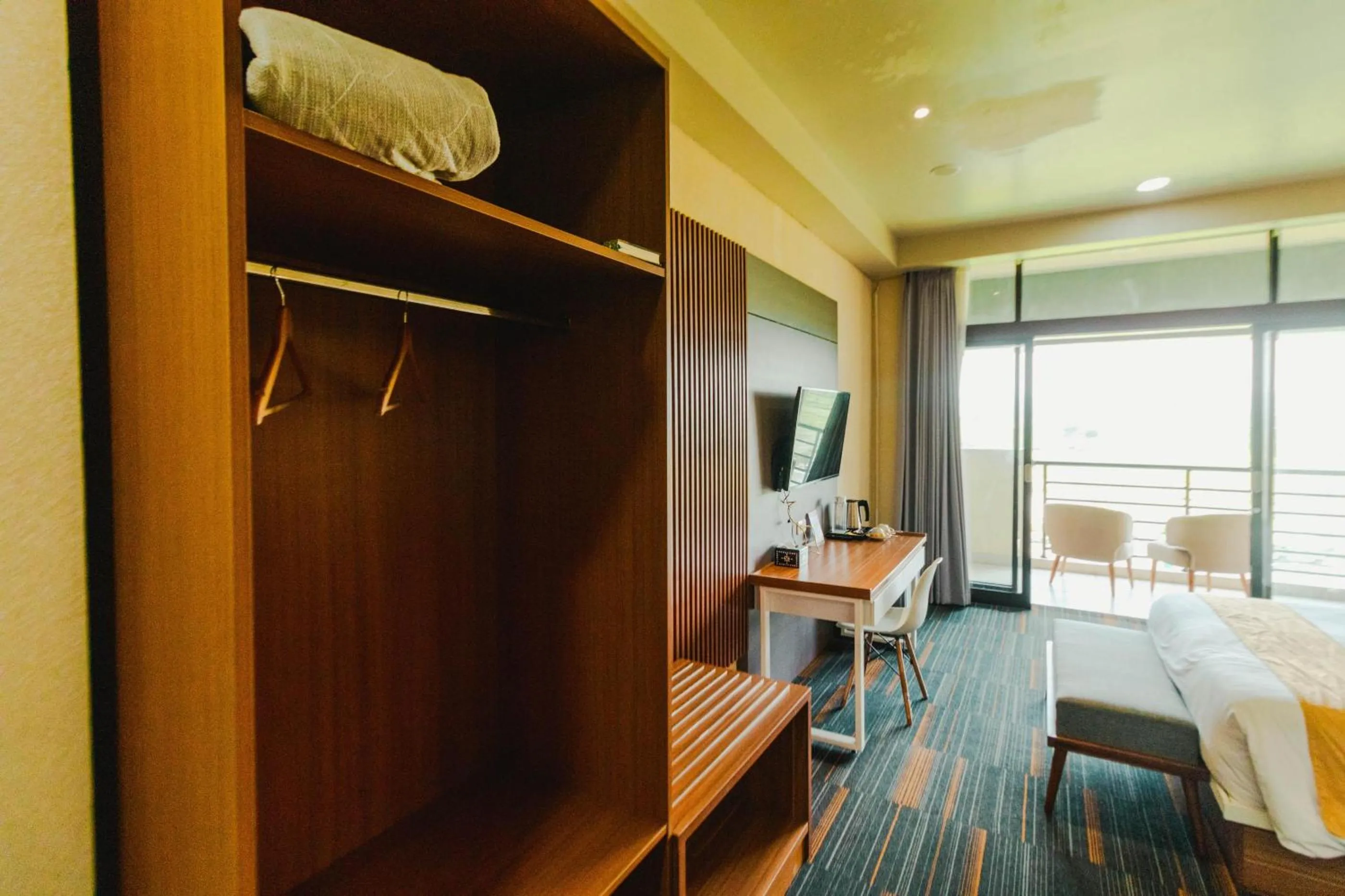 Communal lounge/ TV room, Bed in De Balen Soultan Hotel