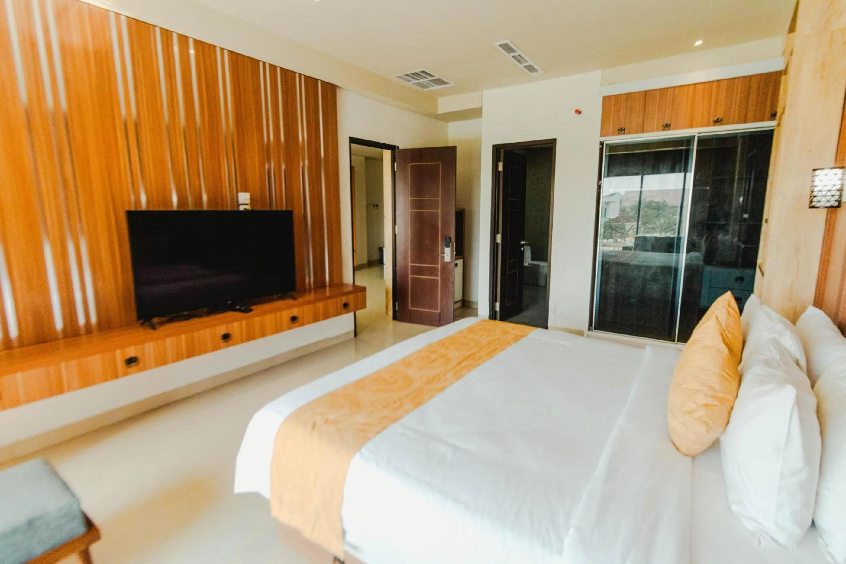 Communal lounge/ TV room, Bed in De Balen Soultan Hotel