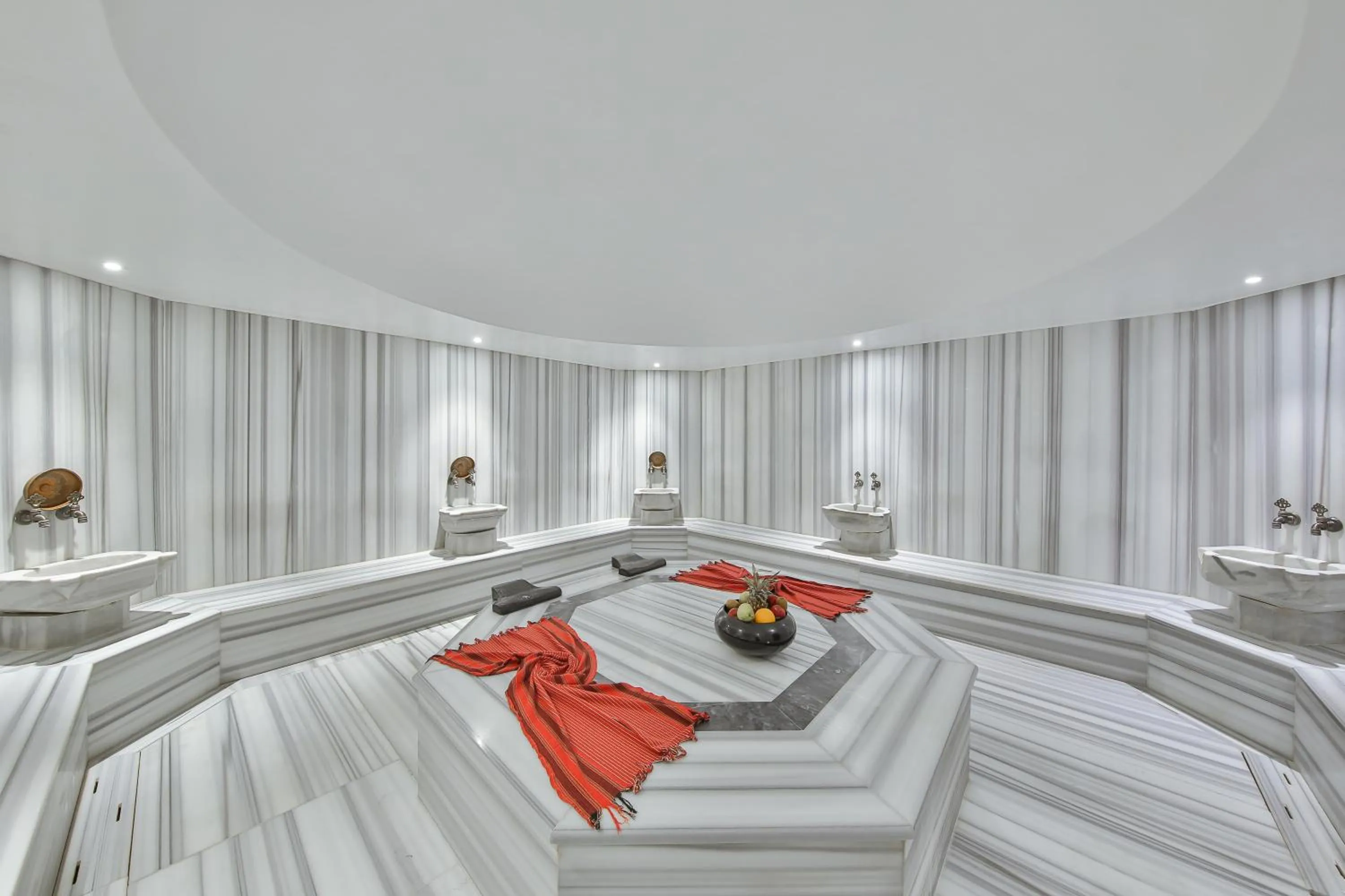 Fitness centre/facilities, Bed in Ramada By Wyndham İstanbul Taksim