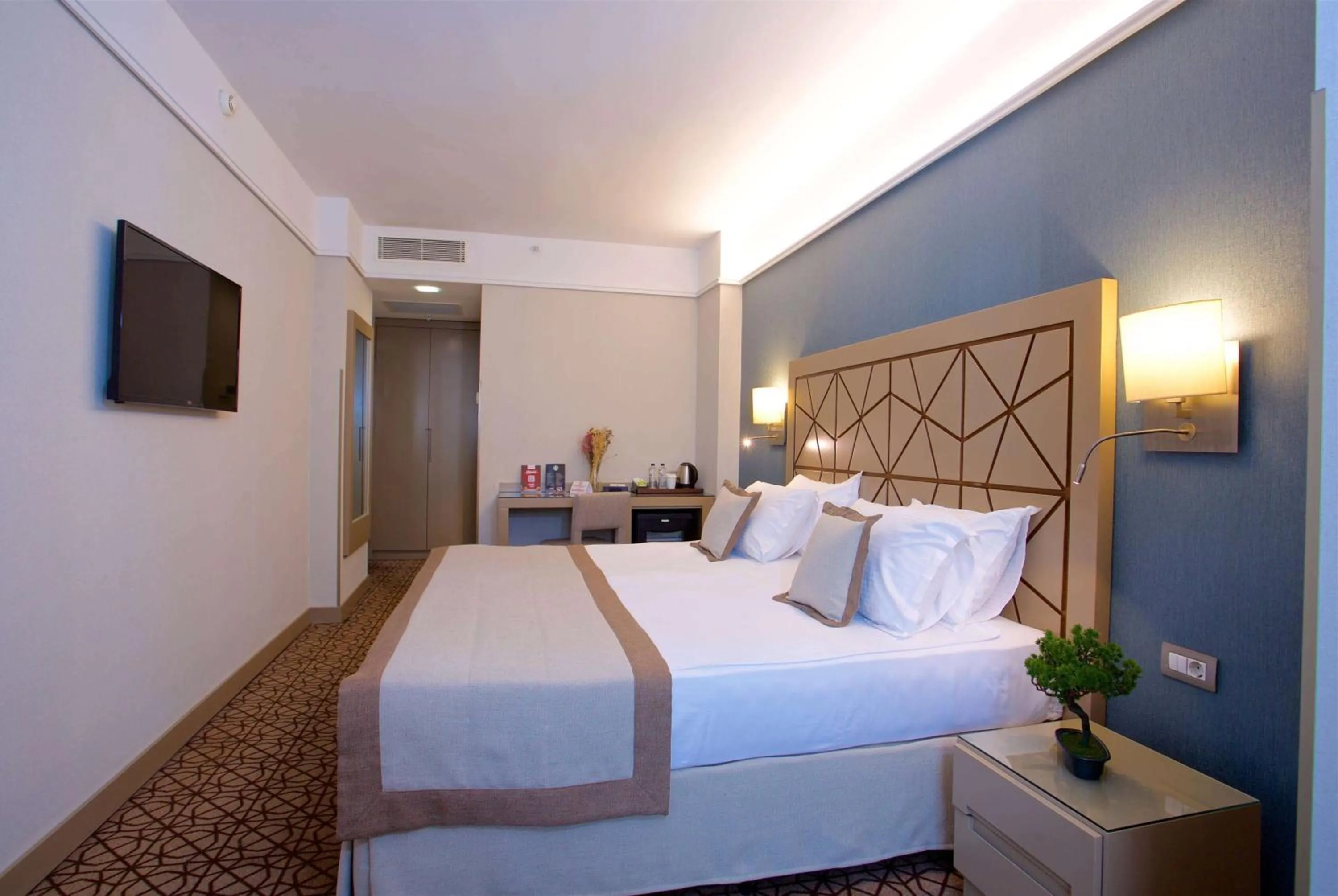 Photo of the whole room, Bed in Ramada By Wyndham İstanbul Taksim