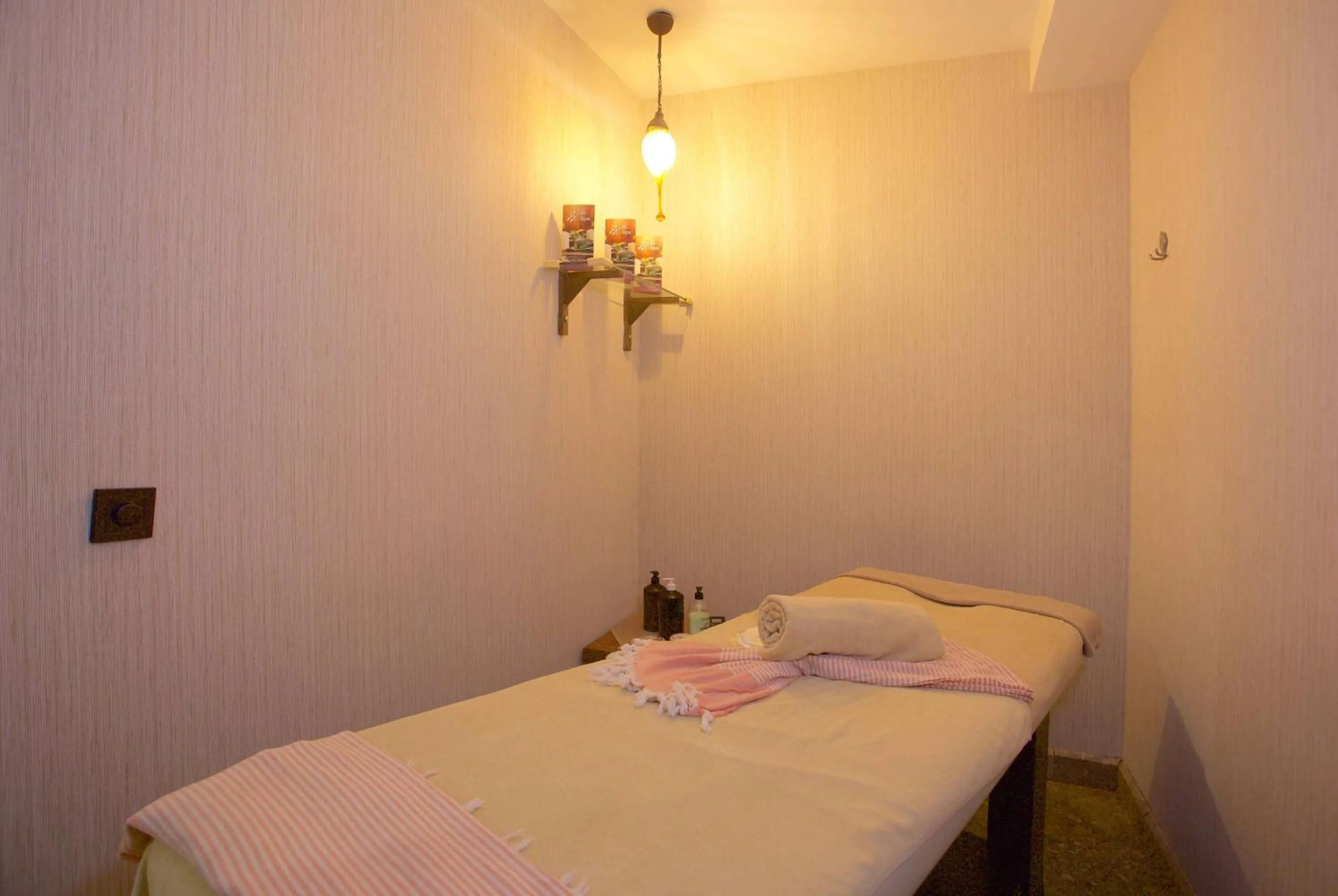 Spa and wellness centre/facilities, Bed in Ramada By Wyndham İstanbul Taksim