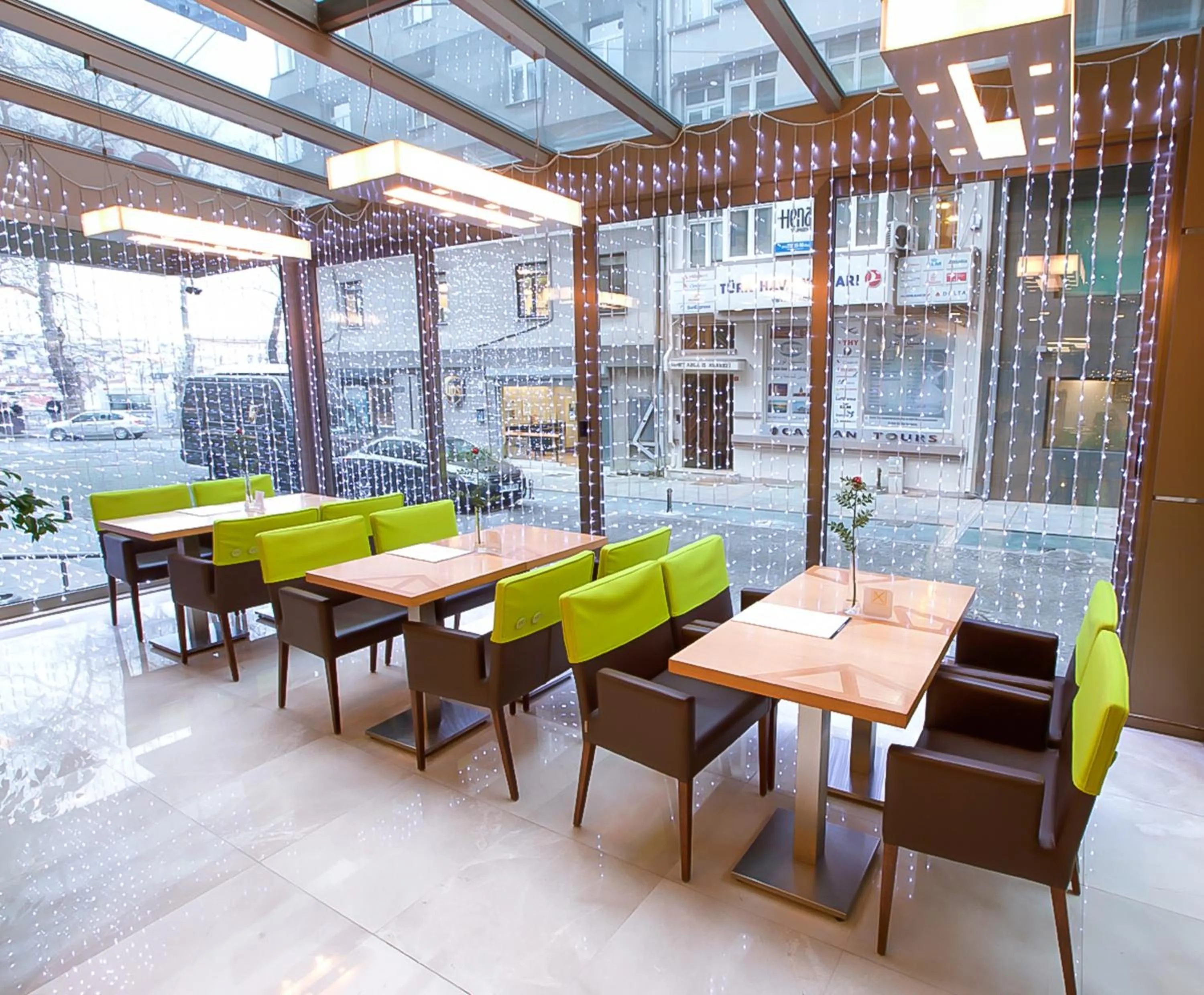 Lounge or bar in Ramada By Wyndham İstanbul Taksim