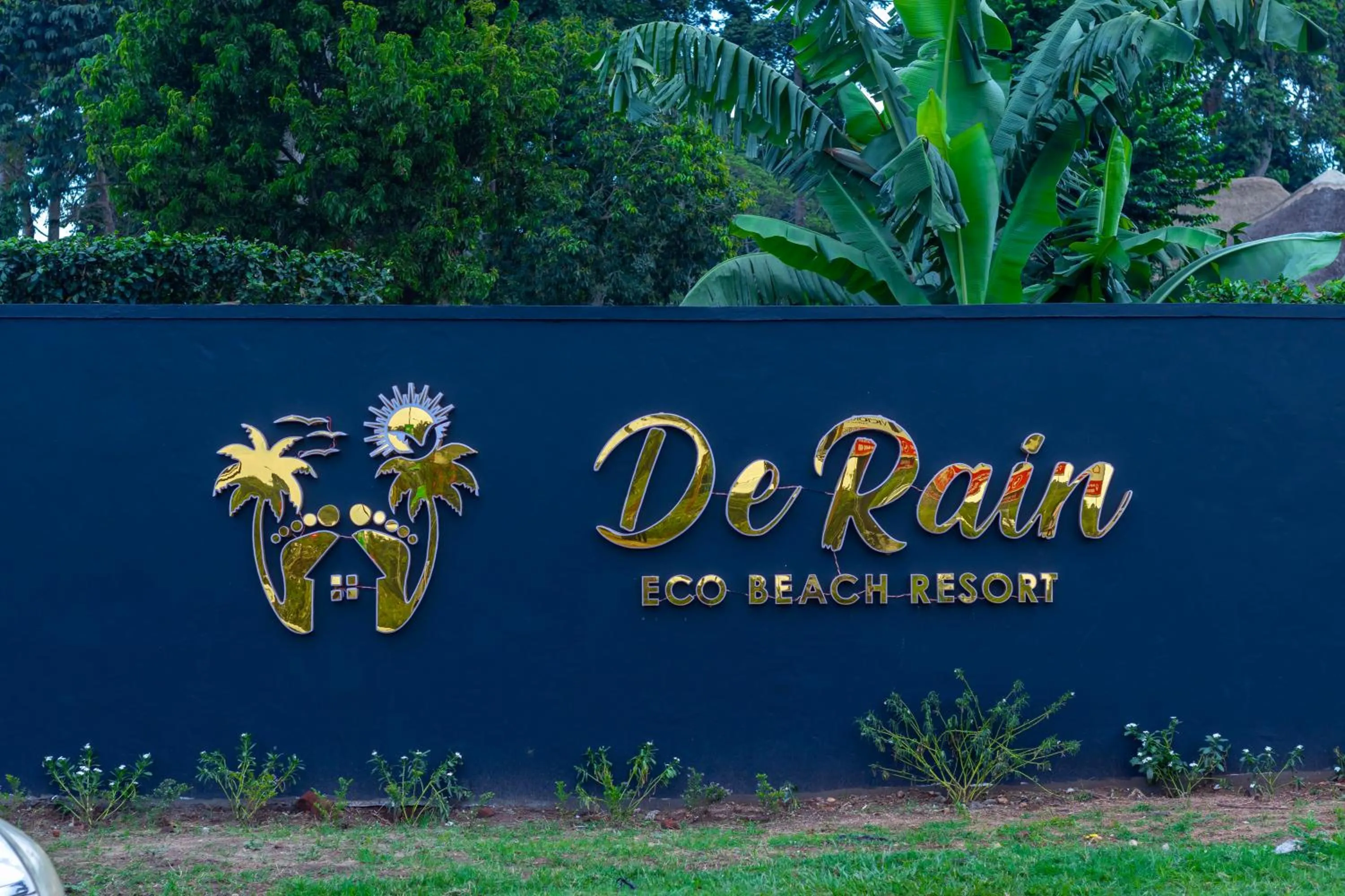 Facade/entrance in De Rain Eco Beach Resort