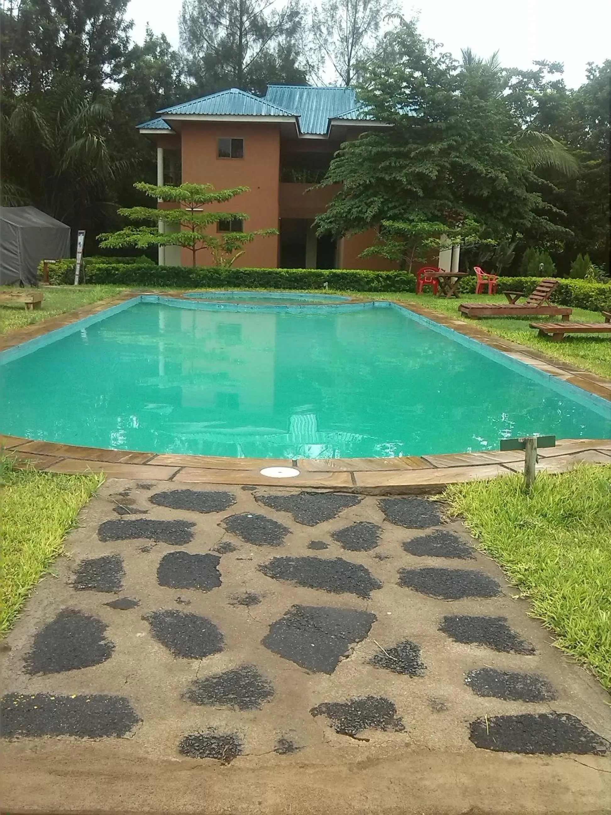 Swimming pool in Fanaka Safaris Campsite & Lodges