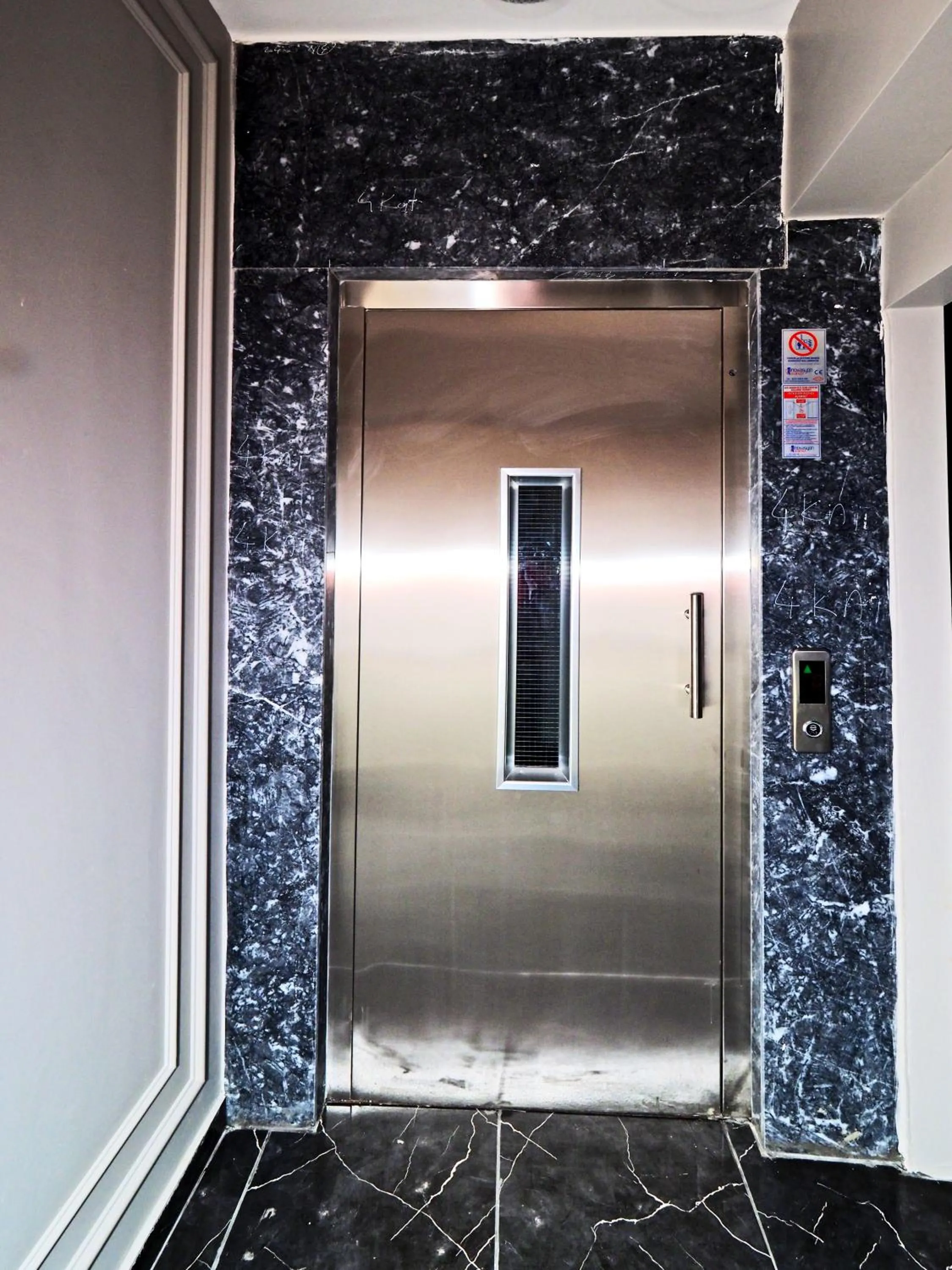 elevator in Diamond Hotel Old Town