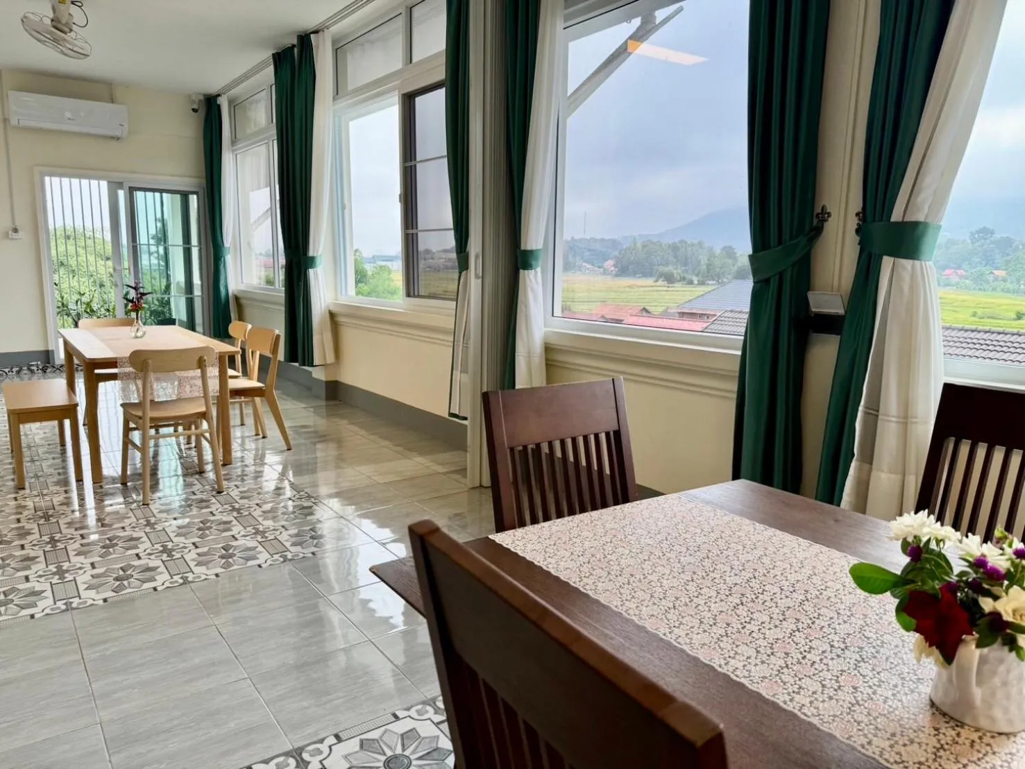 Restaurant/places to eat in Garden House Rice Field and Mountain View