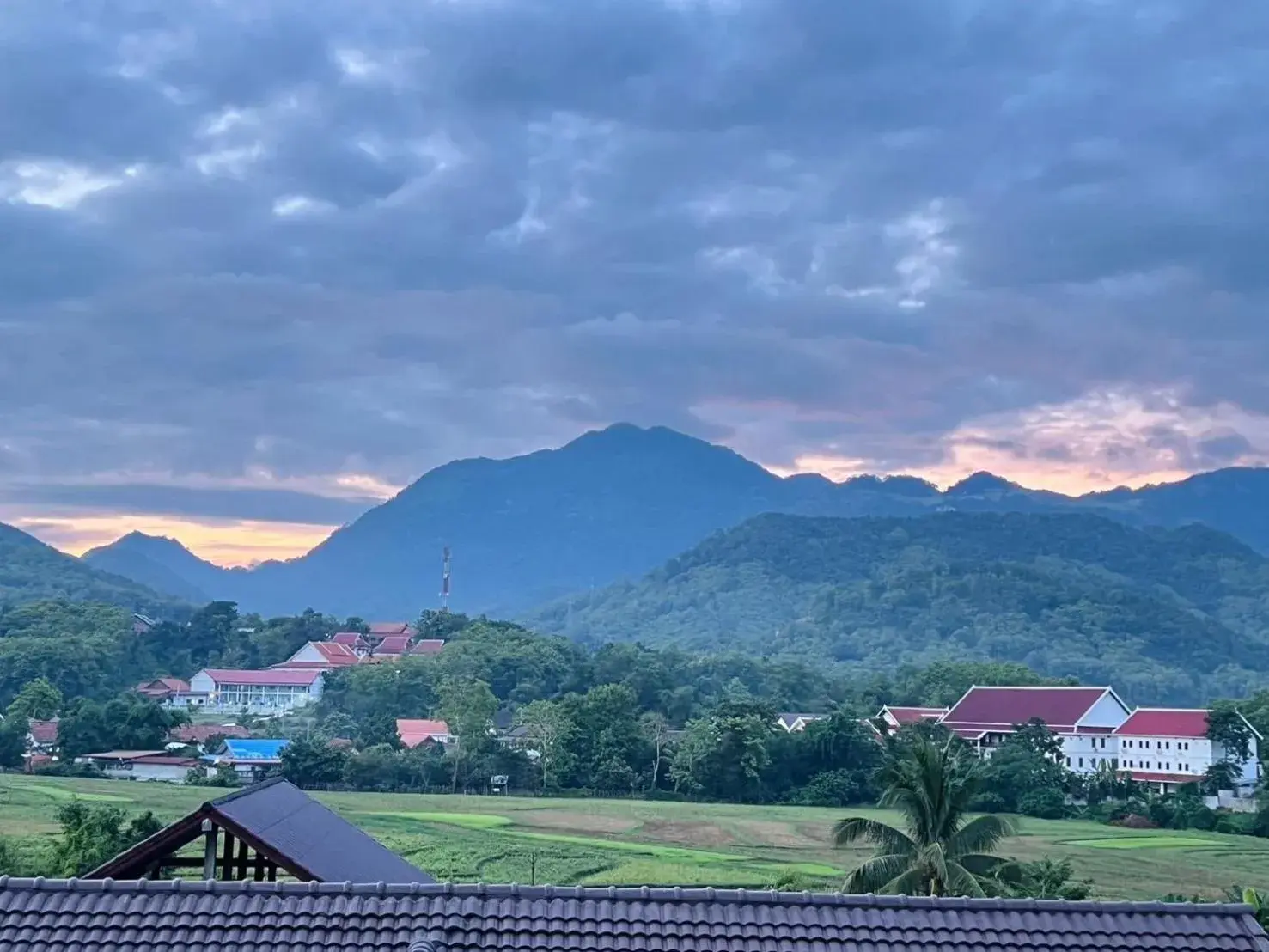 Studio with Mountain View in Garden House Rice Field and Mountain View Studio with Mountain View in Garden House Rice Field and Mountain View