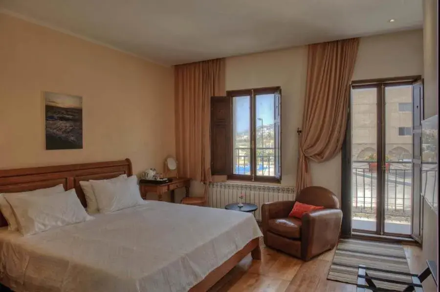 Deluxe Double Room with Balcony and Partial Sea View in L'Auberge de la Mer Deluxe Double Room with Balcony and Partial Sea View in L'Auberge de la Mer