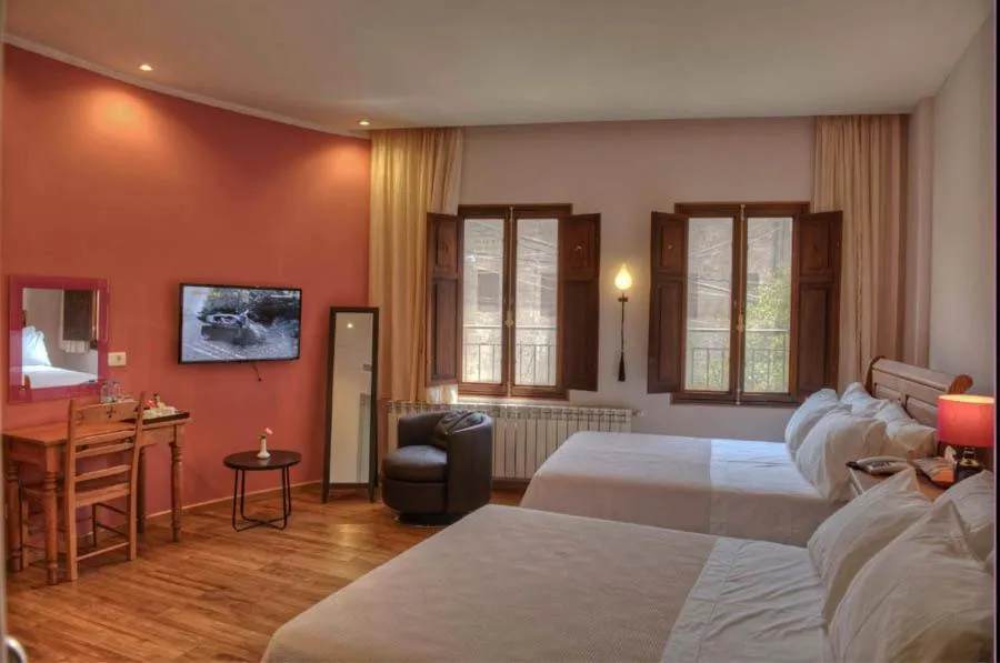 Photo of the whole room, Bed in L'Auberge de la Mer