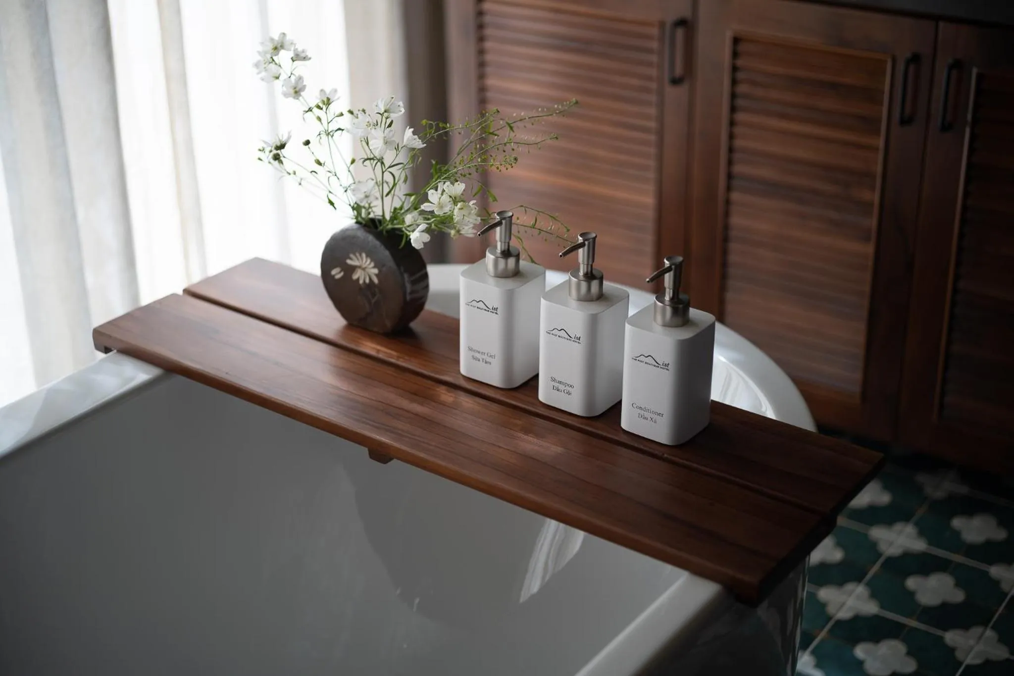 Bath in The Mist Boutique DaLat Hotel