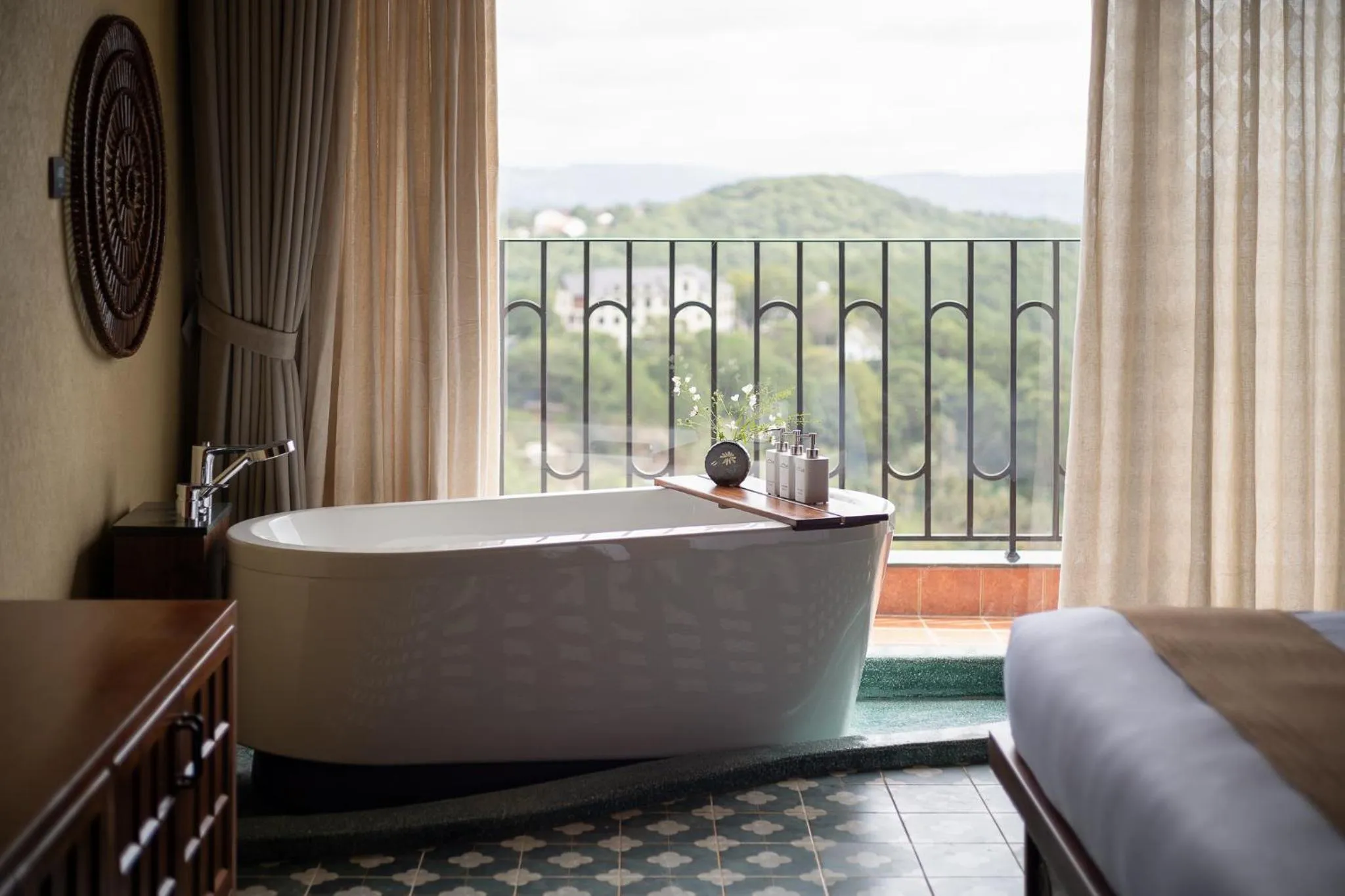 Bath in The Mist Boutique DaLat Hotel