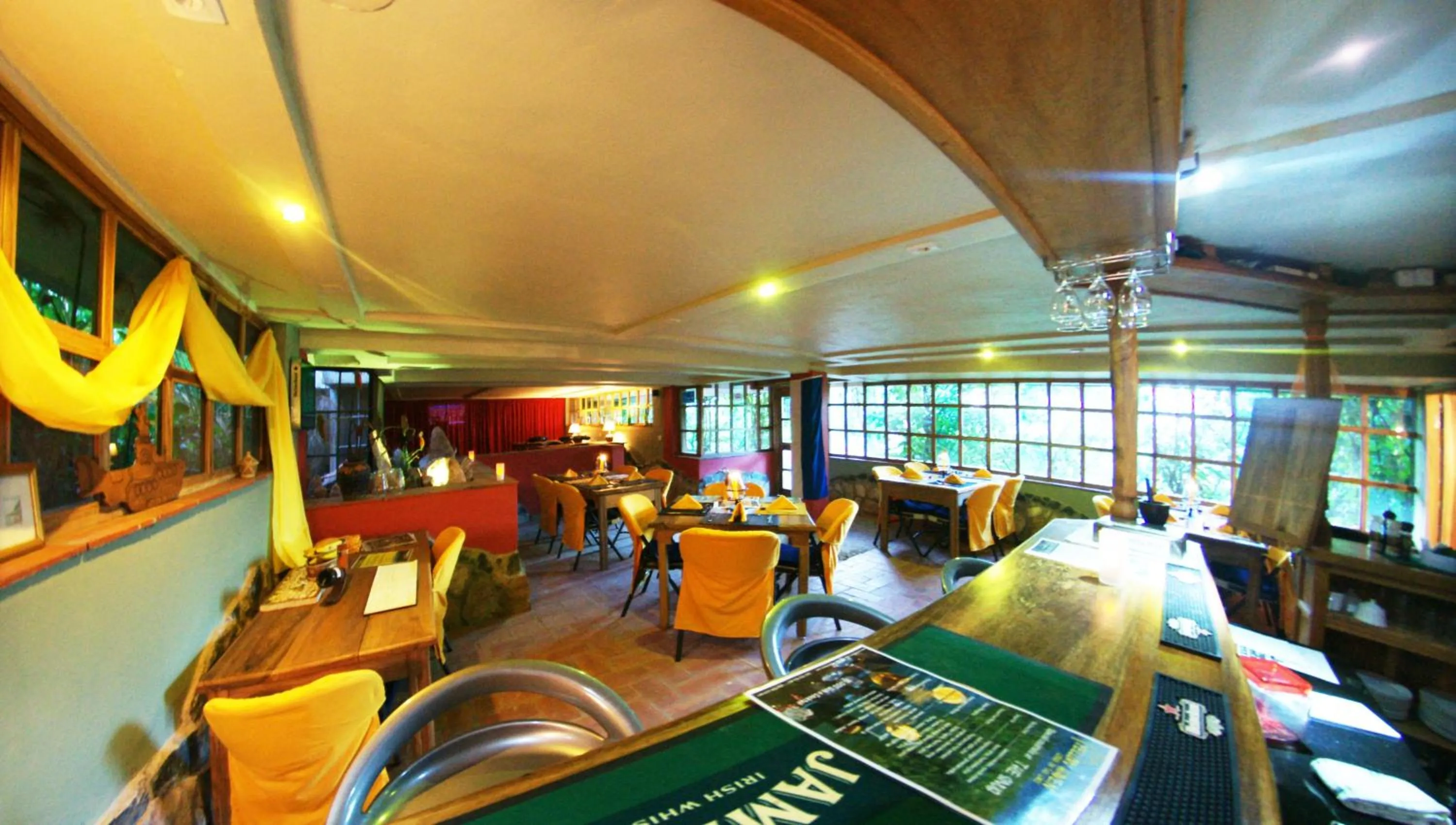 Restaurant/places to eat in Yellow Haven Lodge