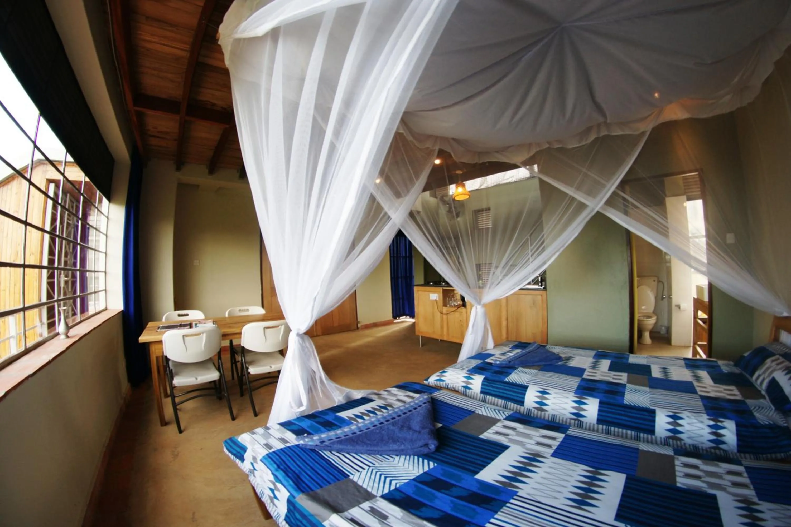 Photo of the whole room, Bed in Yellow Haven Lodge