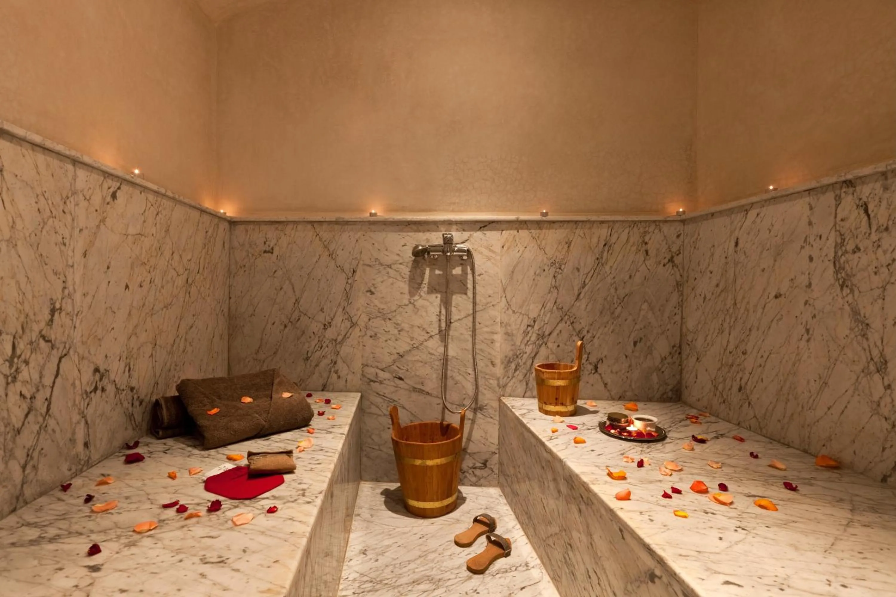 Steam room in Hotel & Spa Riad El Walaa