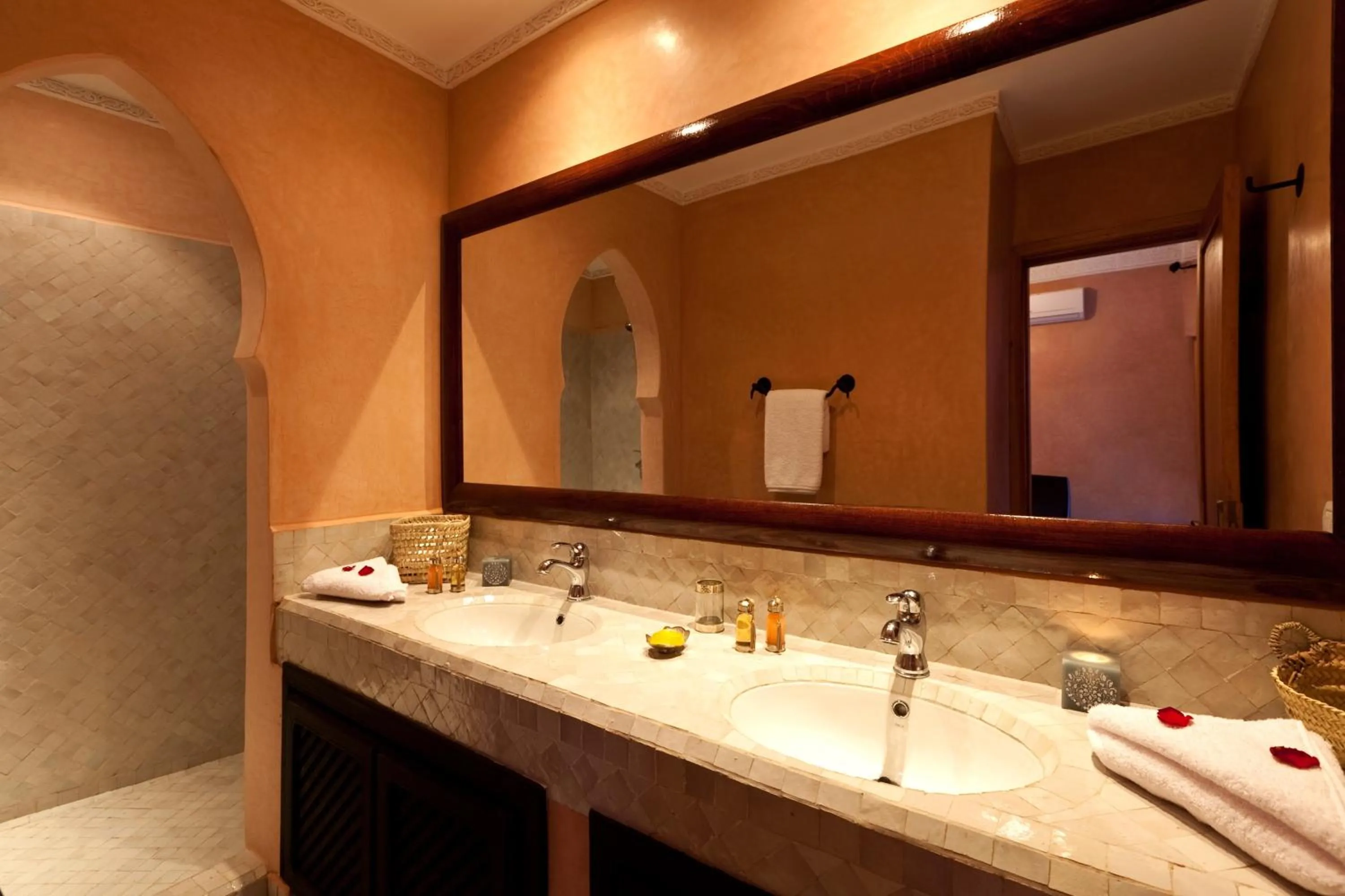 Bathroom in Hotel & Spa Riad El Walaa