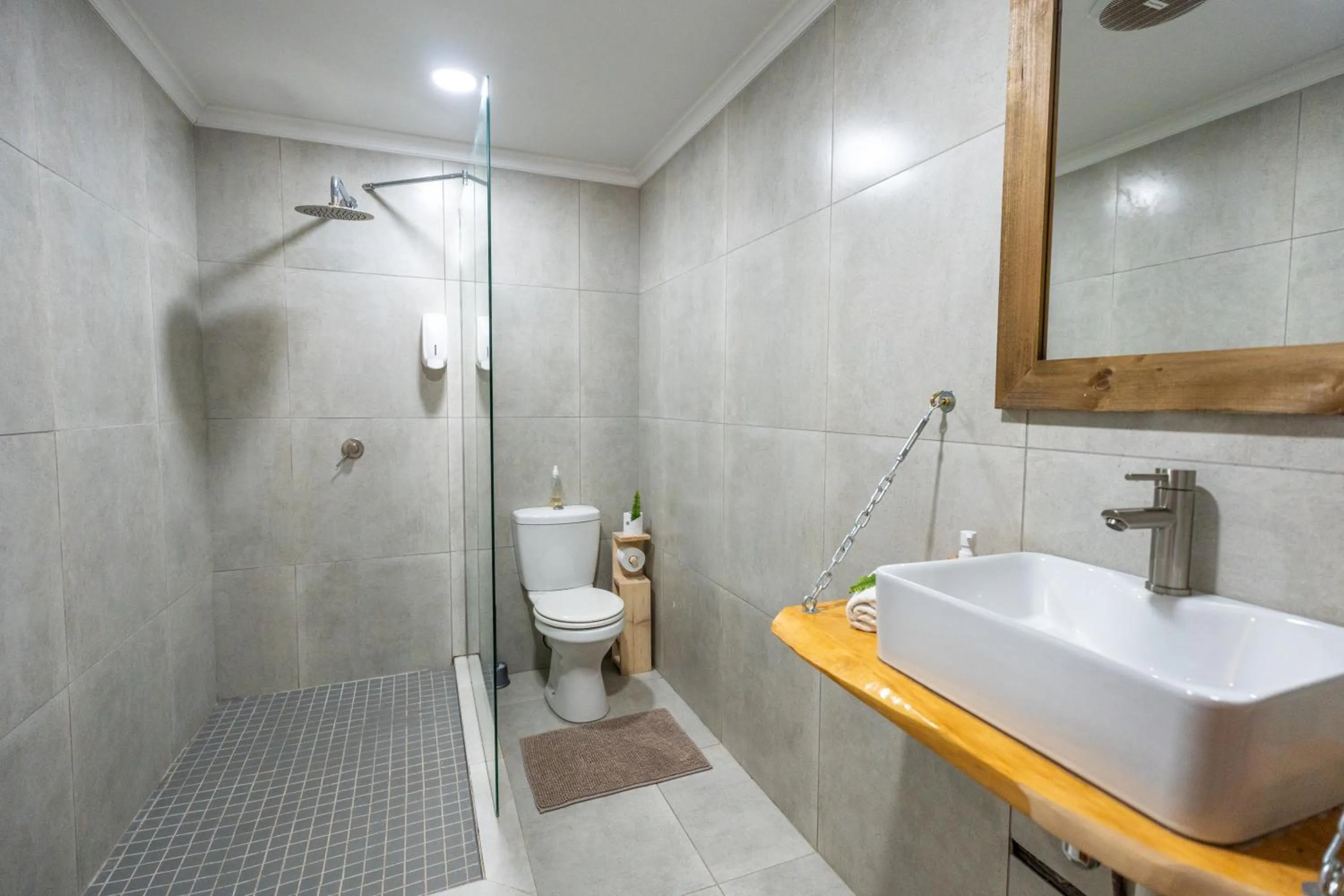 Bathroom in Tidewaters River Lodge