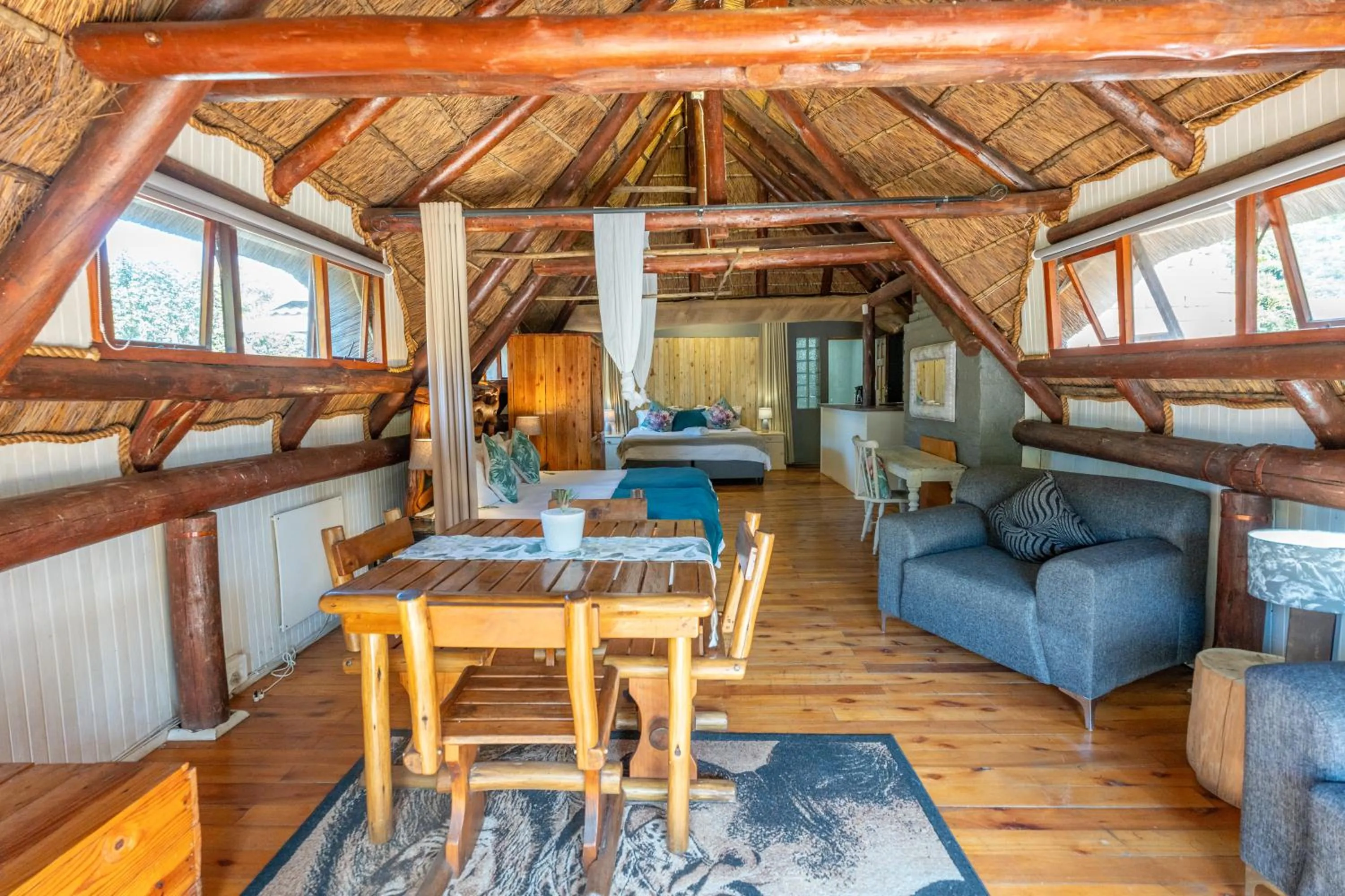 Kitchen or kitchenette in Tidewaters River Lodge