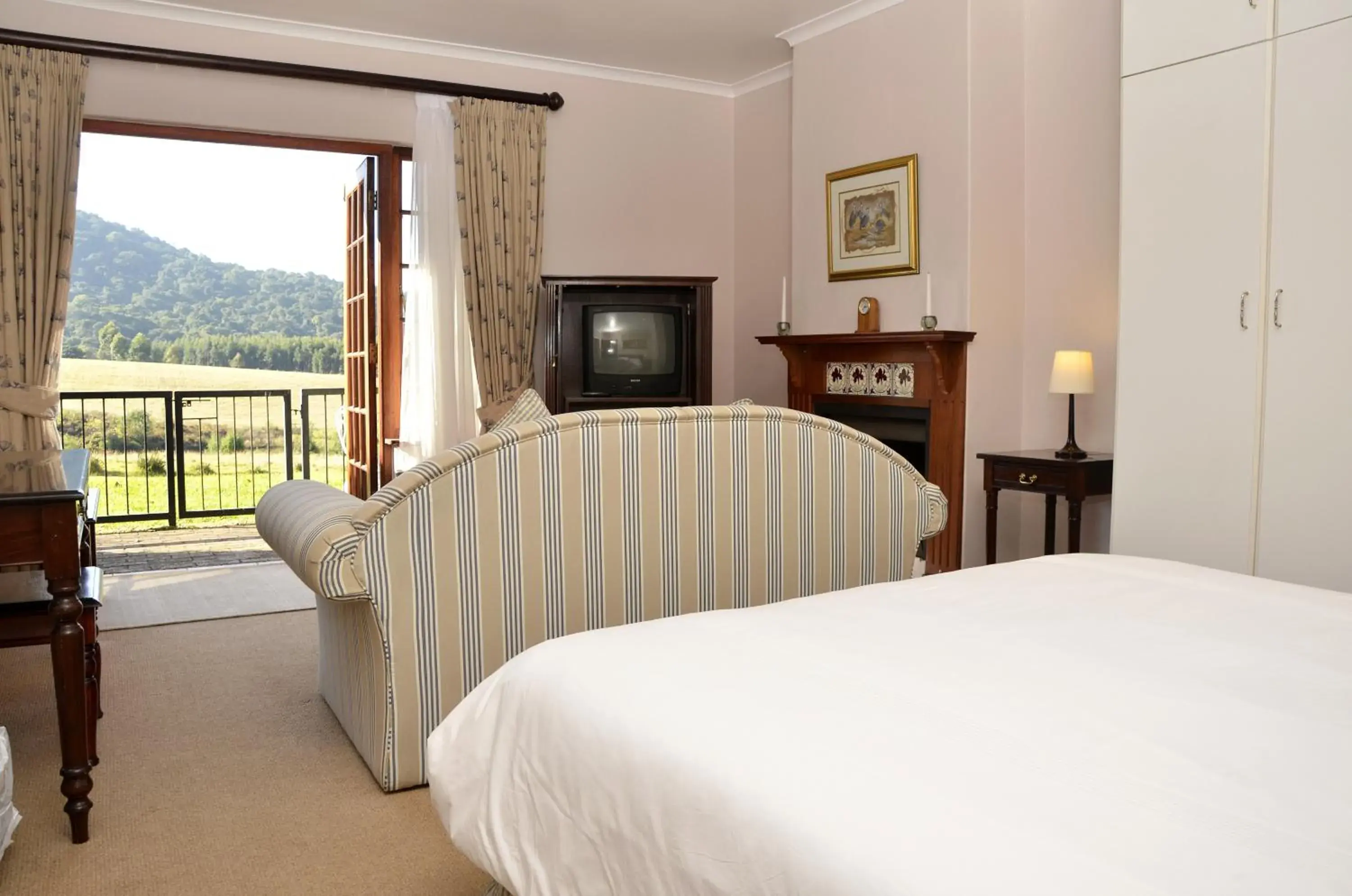 Double or Twin Room with Mountain View in Lythwood Lodge Double or Twin Room with Mountain View in Lythwood Lodge