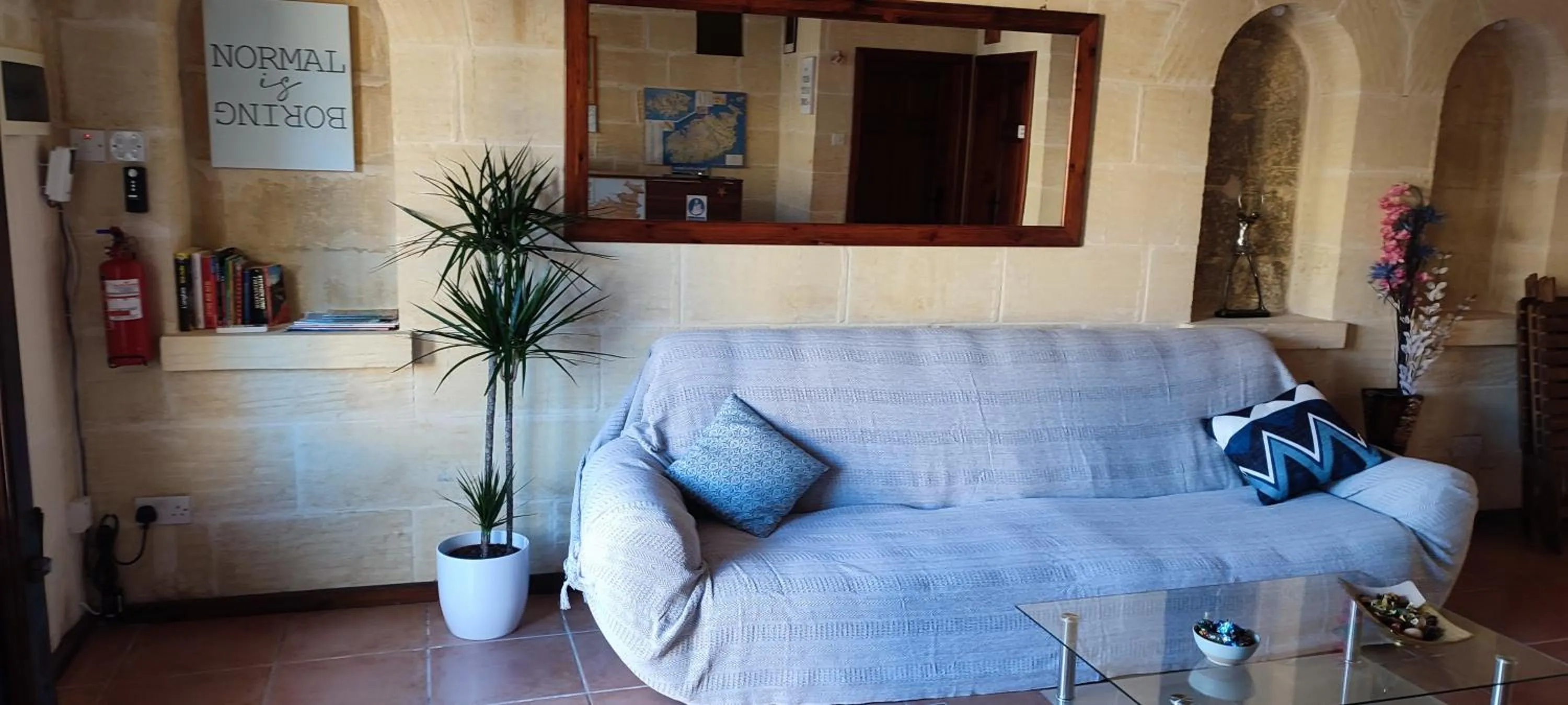 Lobby or reception in Grotto's Paradise B&B