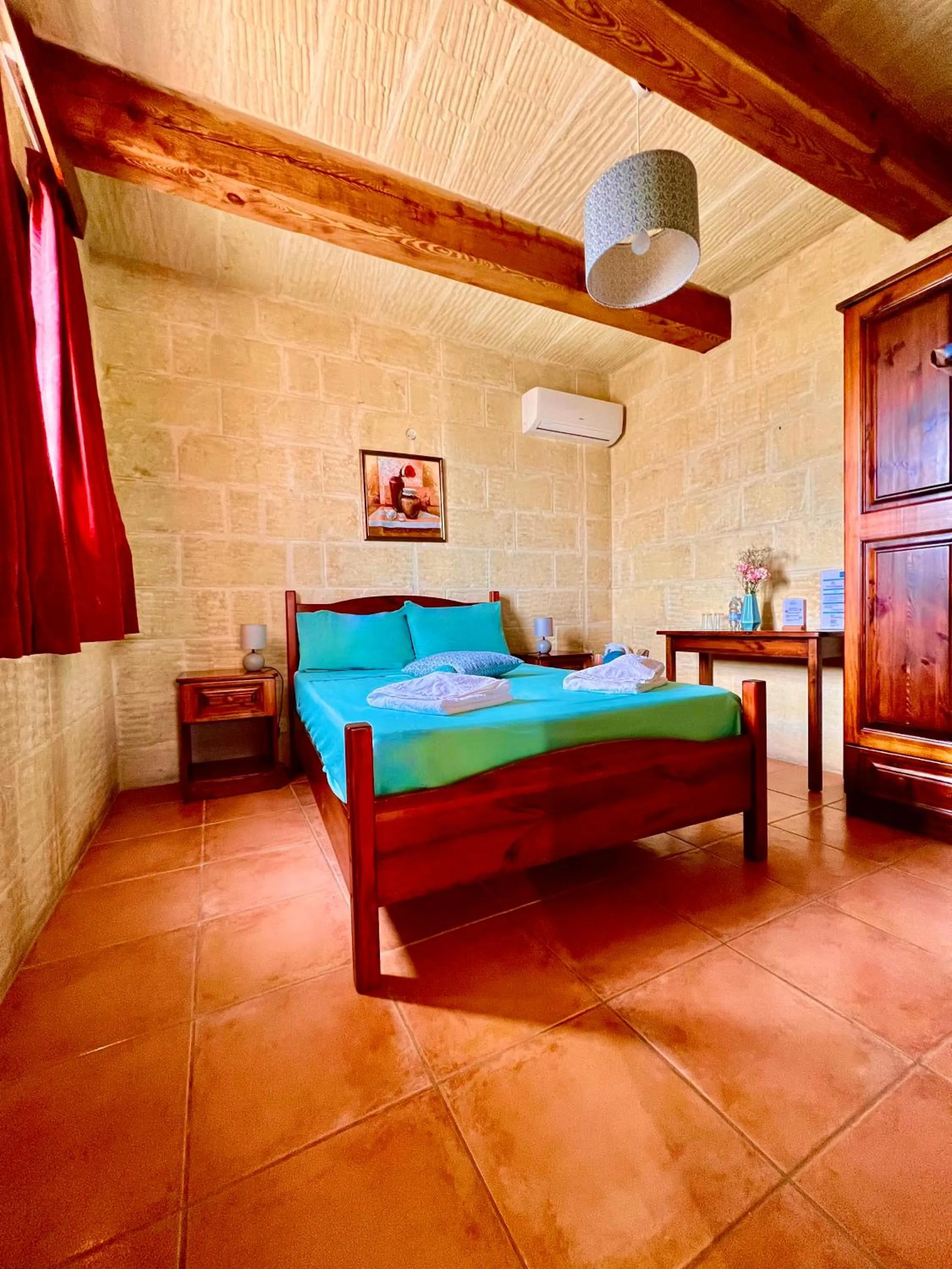 Photo of the whole room, Bed in Grotto's Paradise B&B