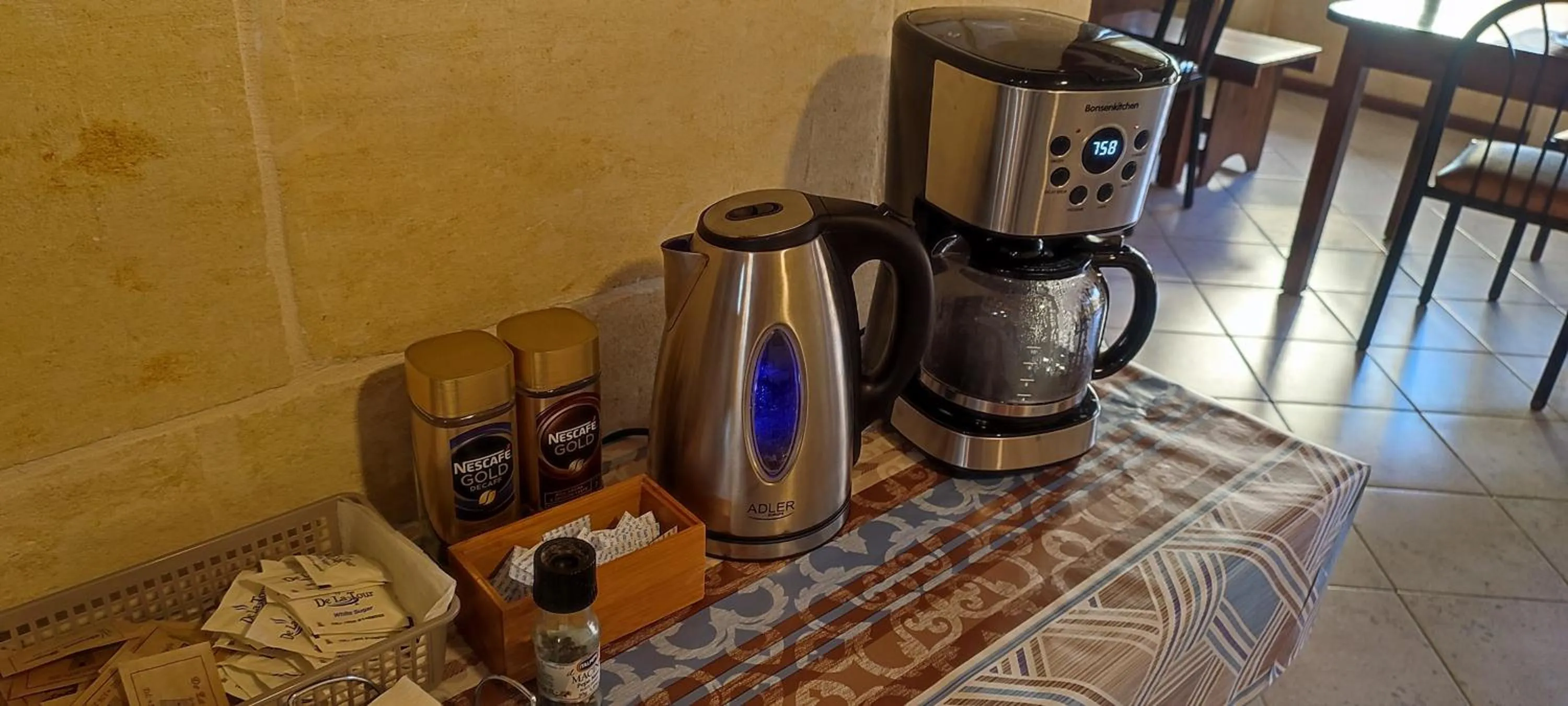 Coffee/tea facilities in Grotto's Paradise B&B