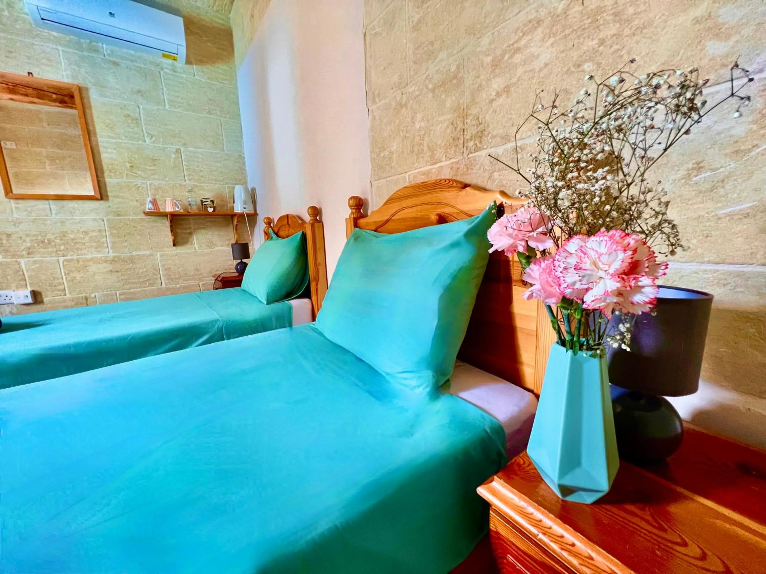 Bed in Grotto's Paradise B&B