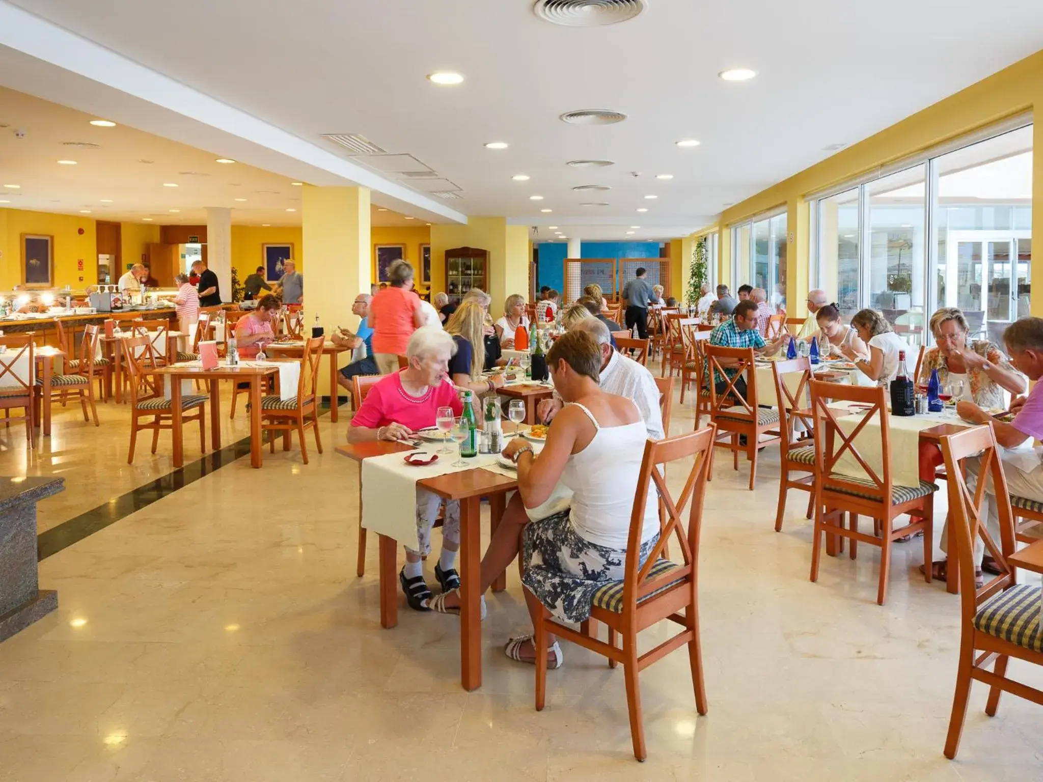 Restaurant/places to eat in Aparthotel Dunes Platja Restaurant/places to eat in Aparthotel Dunes Platja