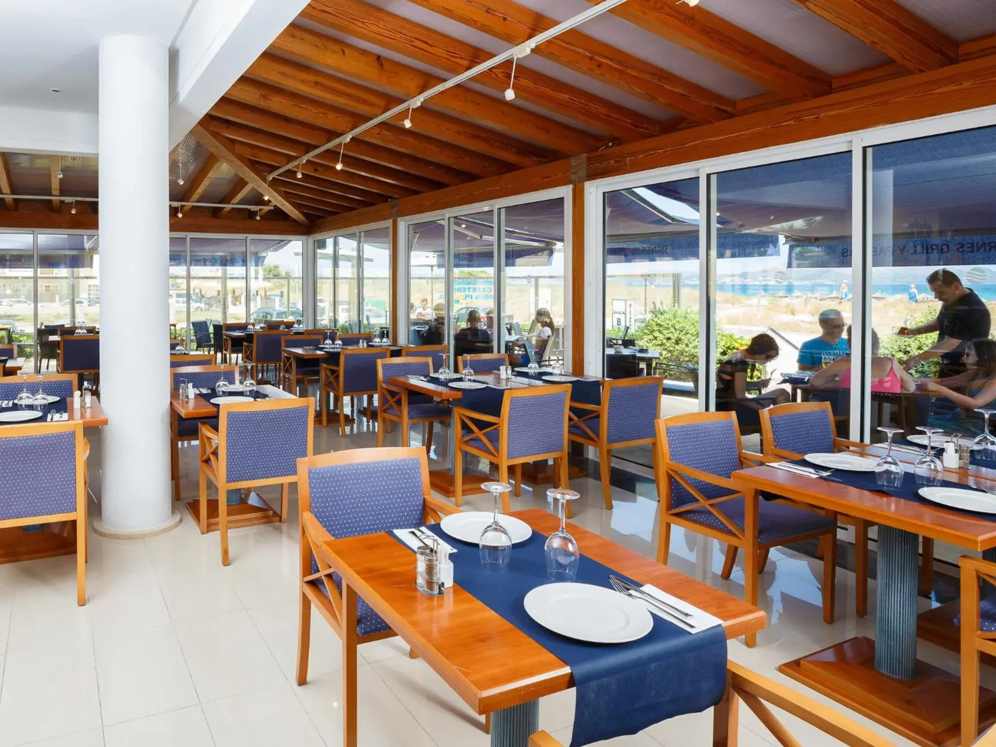 Lounge or bar in Aparthotel Dunes Platja Lounge or bar in Aparthotel Dunes Platja