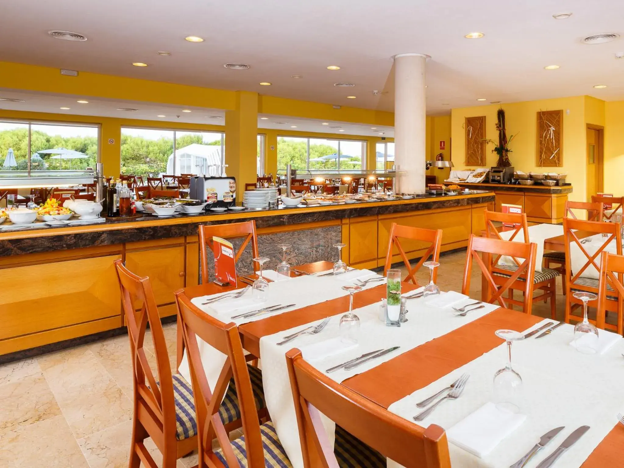 Restaurant/places to eat in Aparthotel Dunes Platja Restaurant/places to eat in Aparthotel Dunes Platja