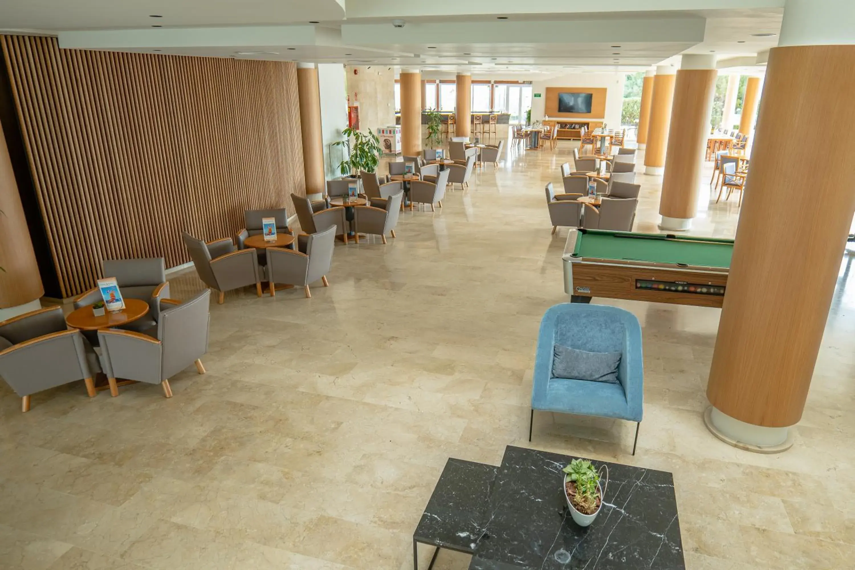 Lounge or bar in Aparthotel Dunes Platja Lounge or bar in Aparthotel Dunes Platja