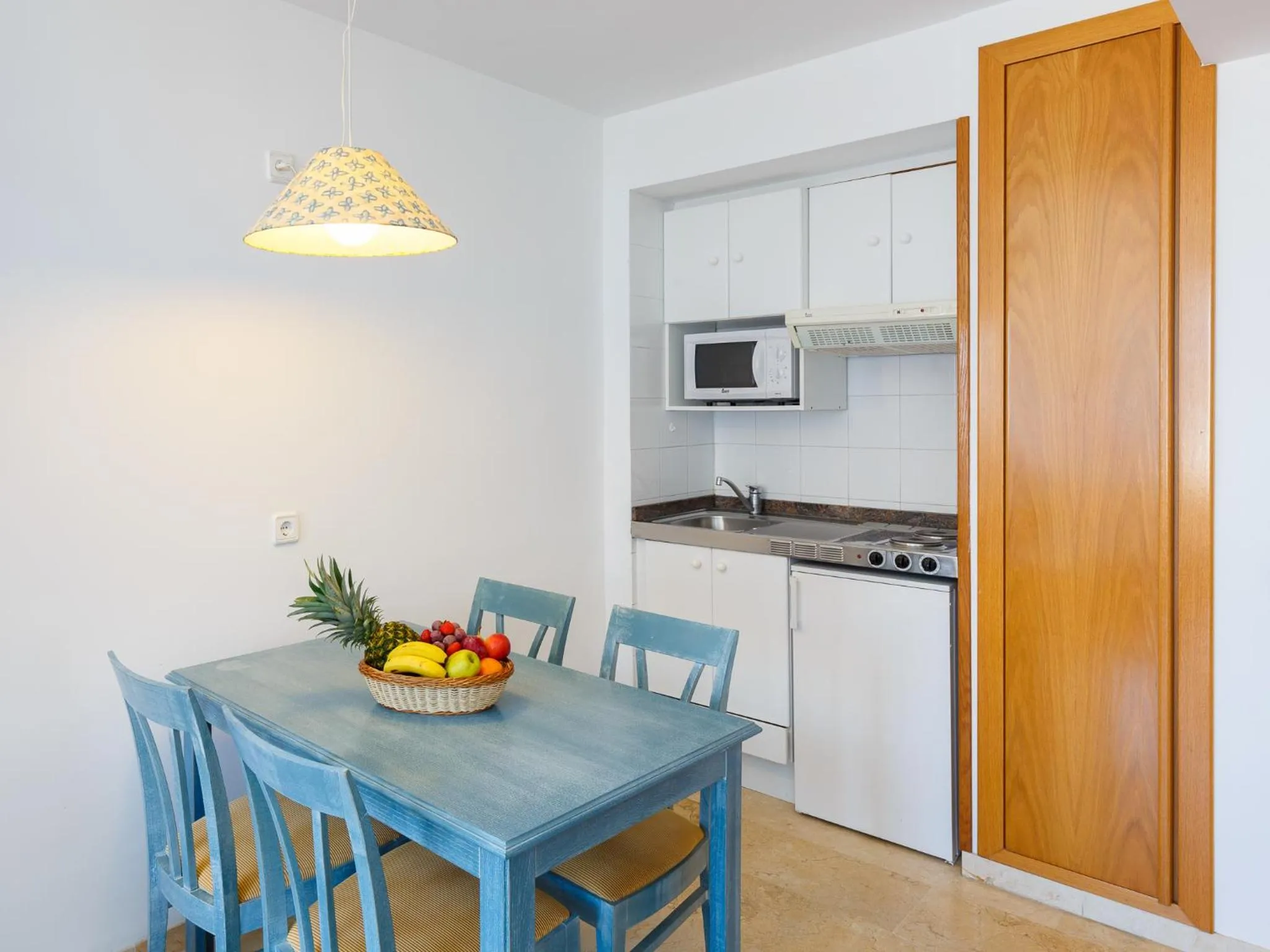 Kitchen or kitchenette in Aparthotel Dunes Platja