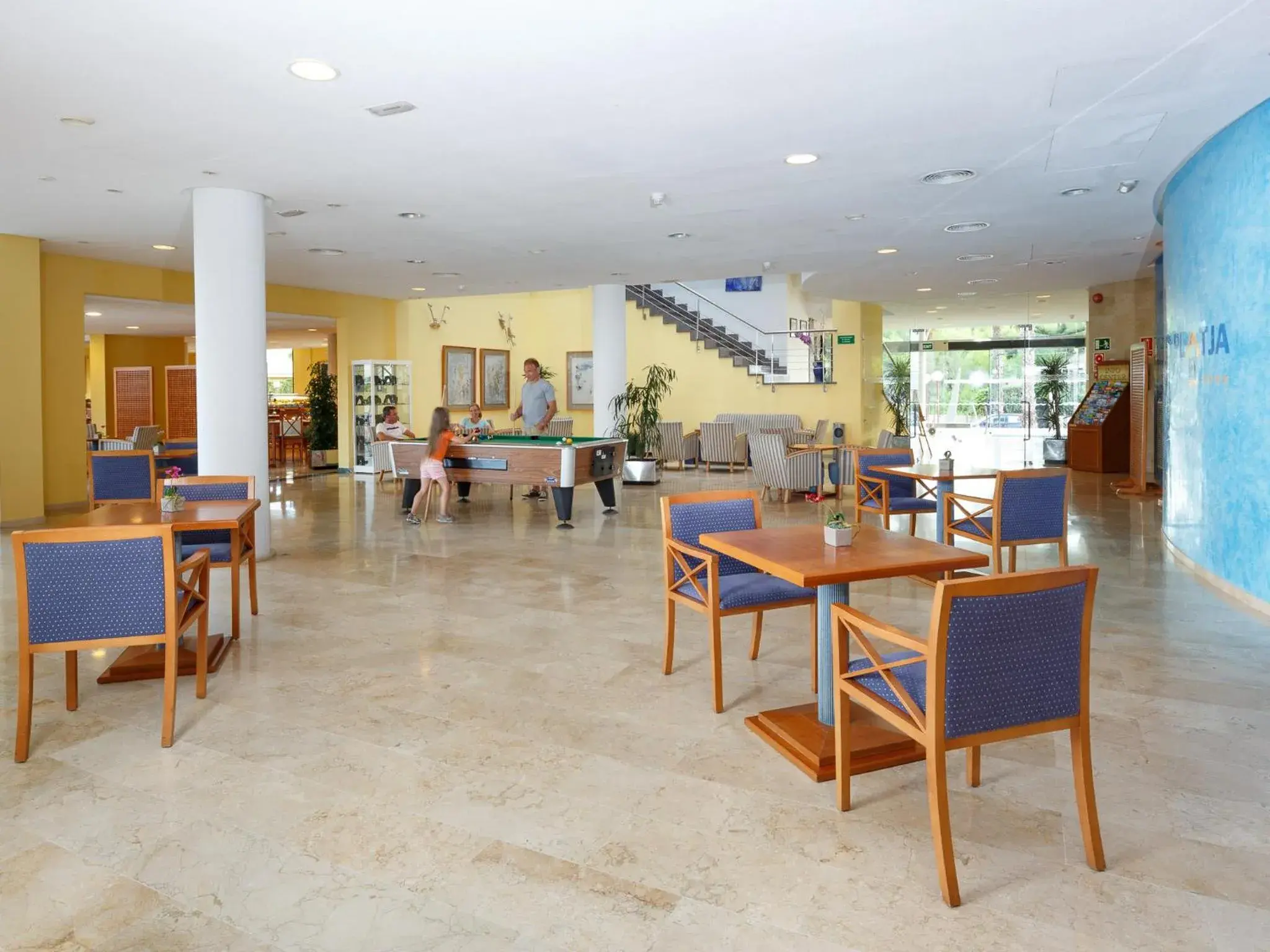 Lounge or bar in Aparthotel Dunes Platja Lounge or bar in Aparthotel Dunes Platja