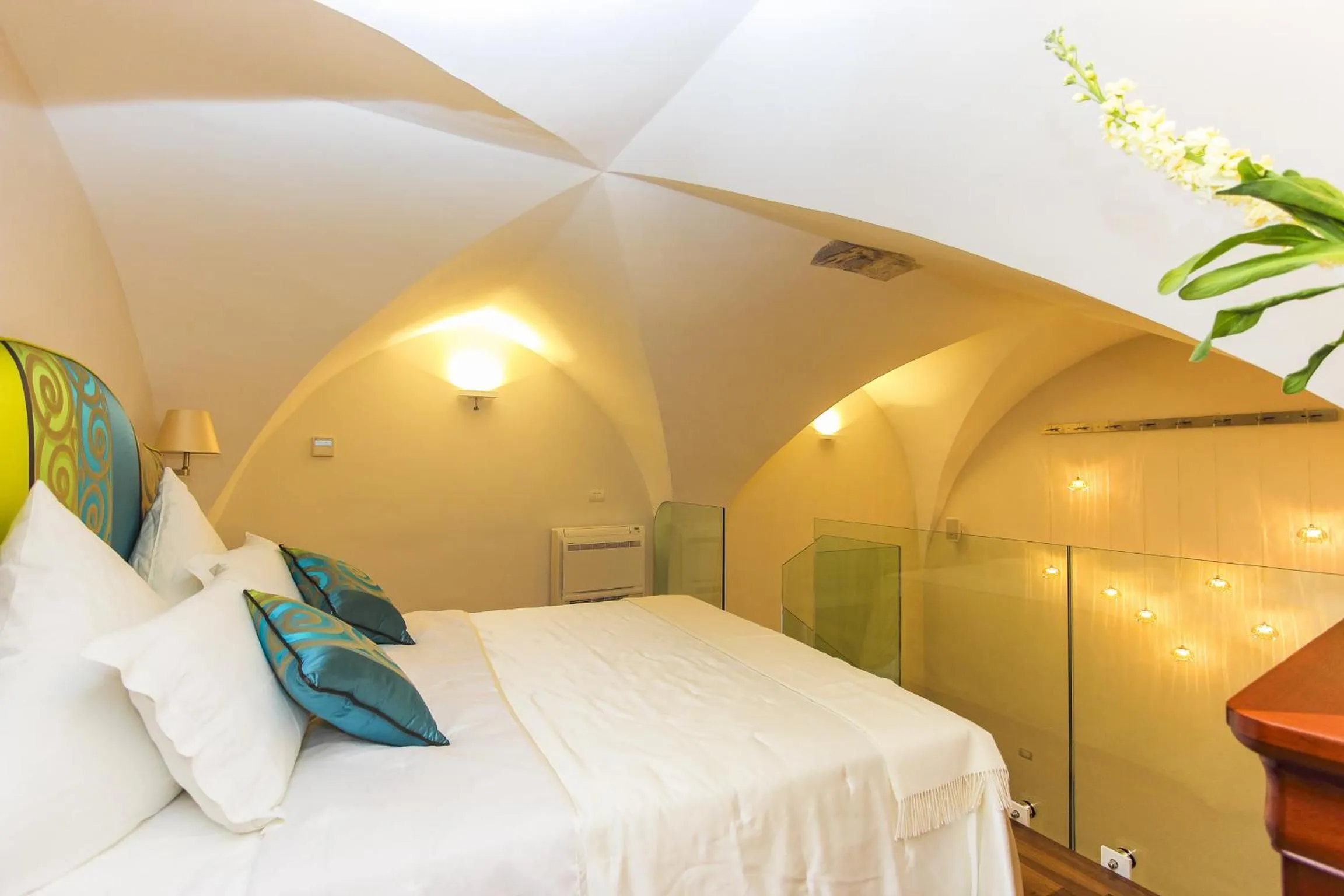 Photo of the whole room, Bed in DieciSedici