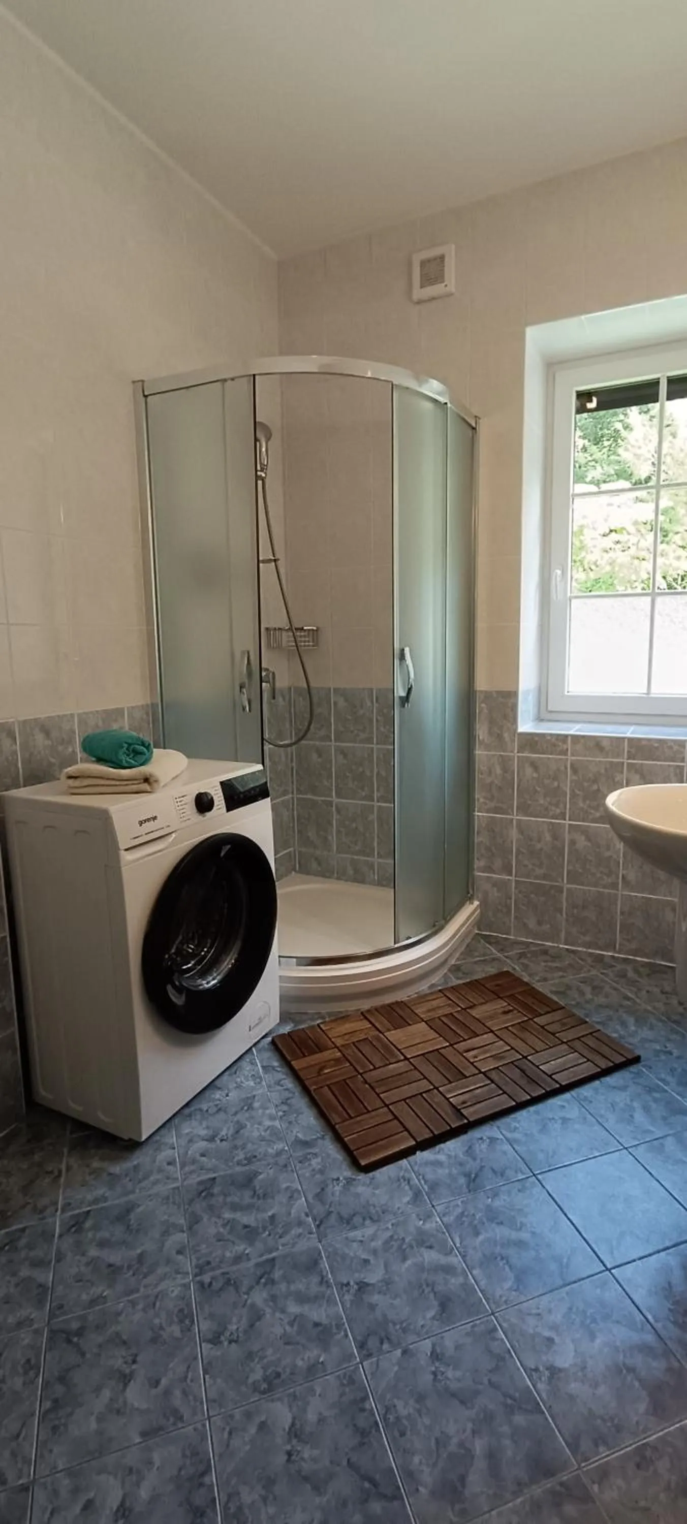 Shower in Apartments White - Hill