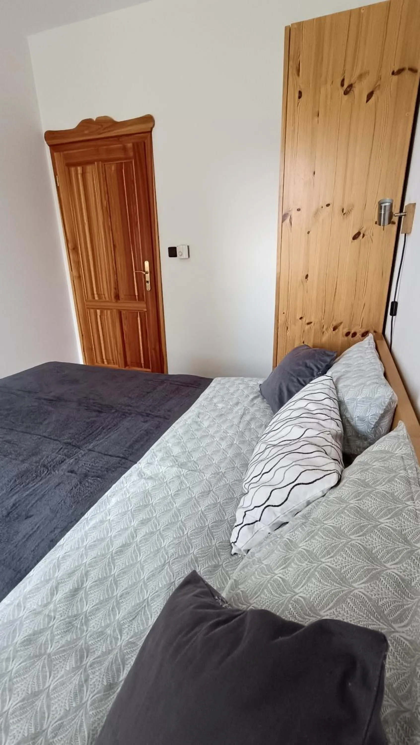 Bed in Apartments White - Hill