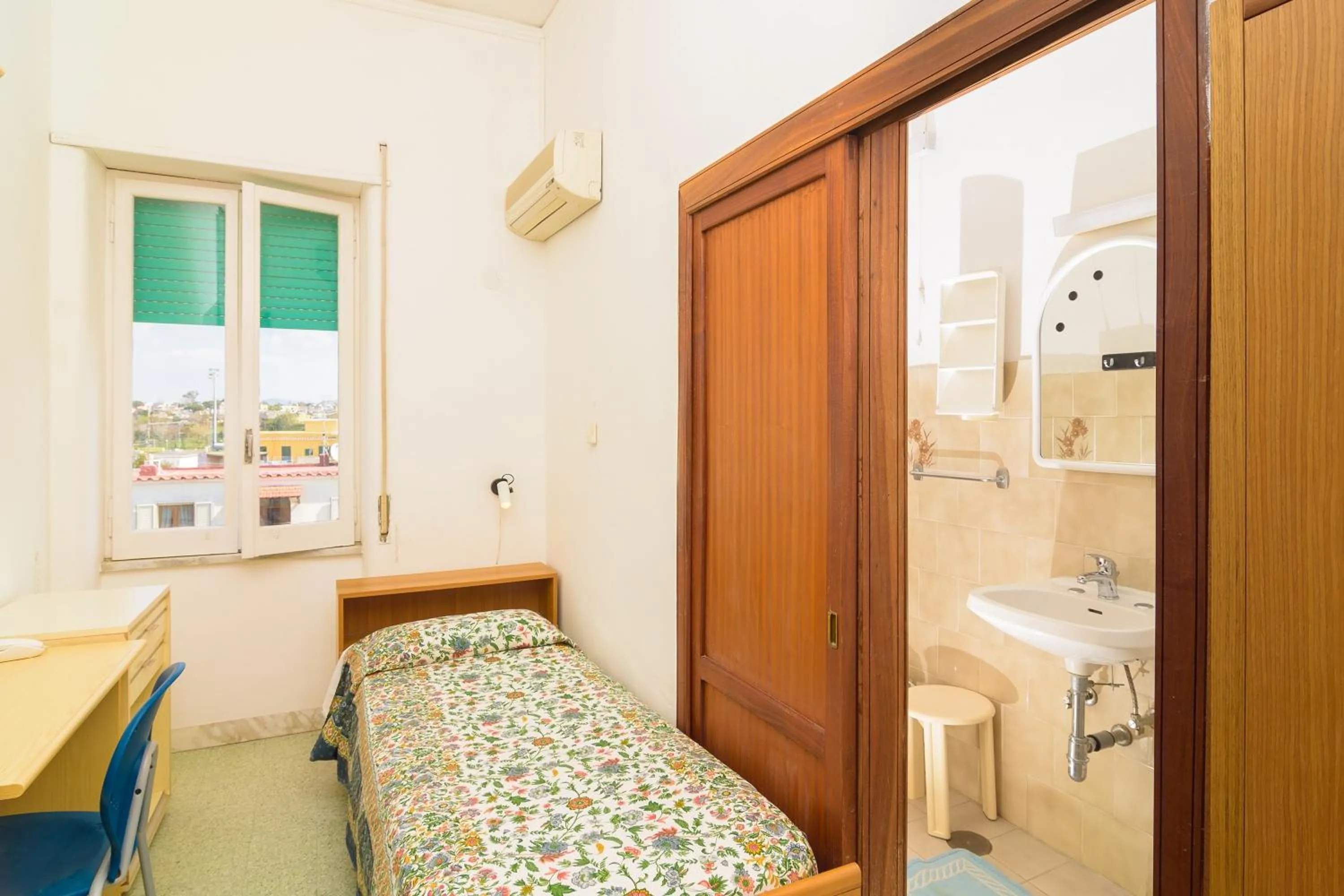 Bedroom, Bed in Hotel Riviera