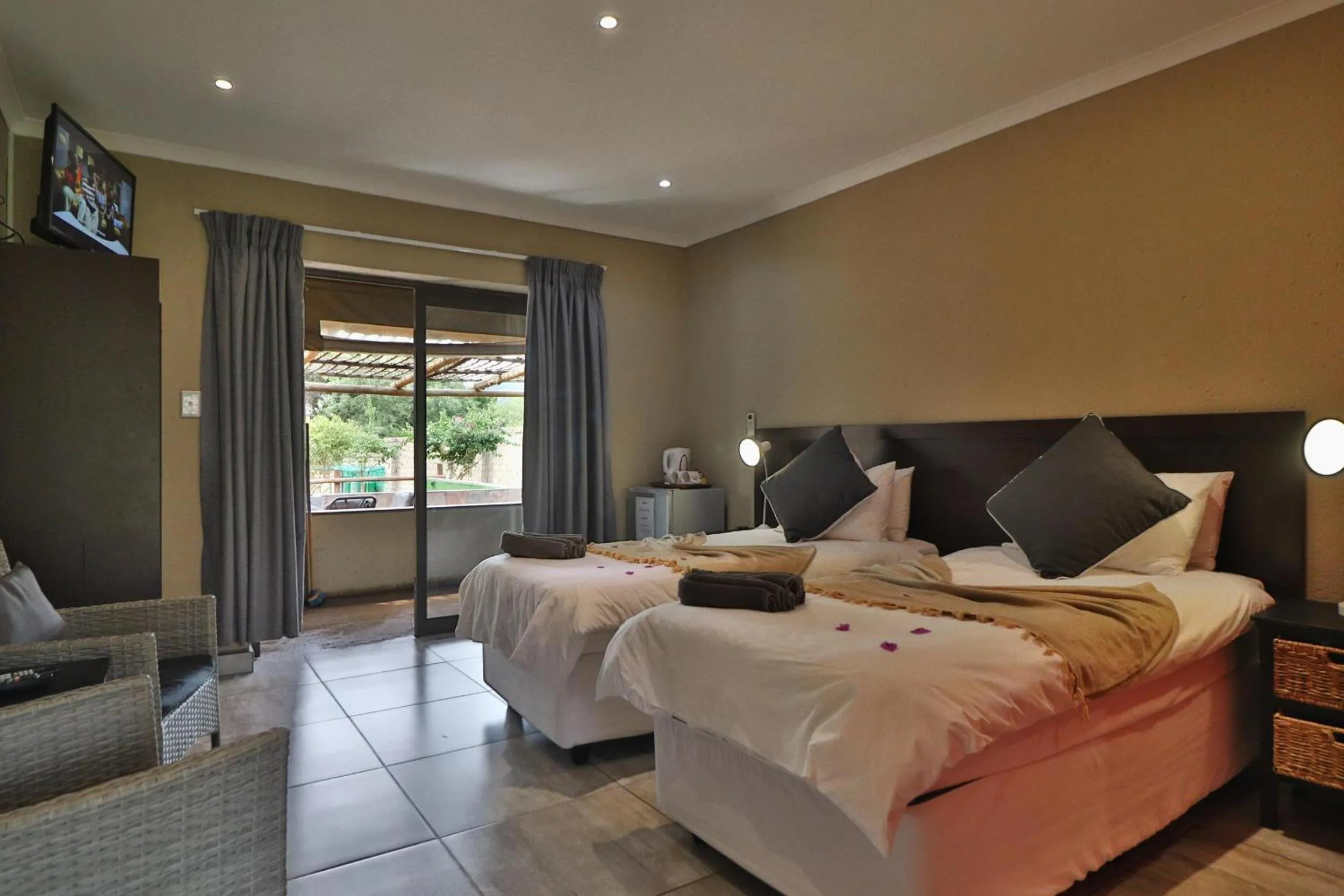 Bedroom, Bed in Kruger View Chalets