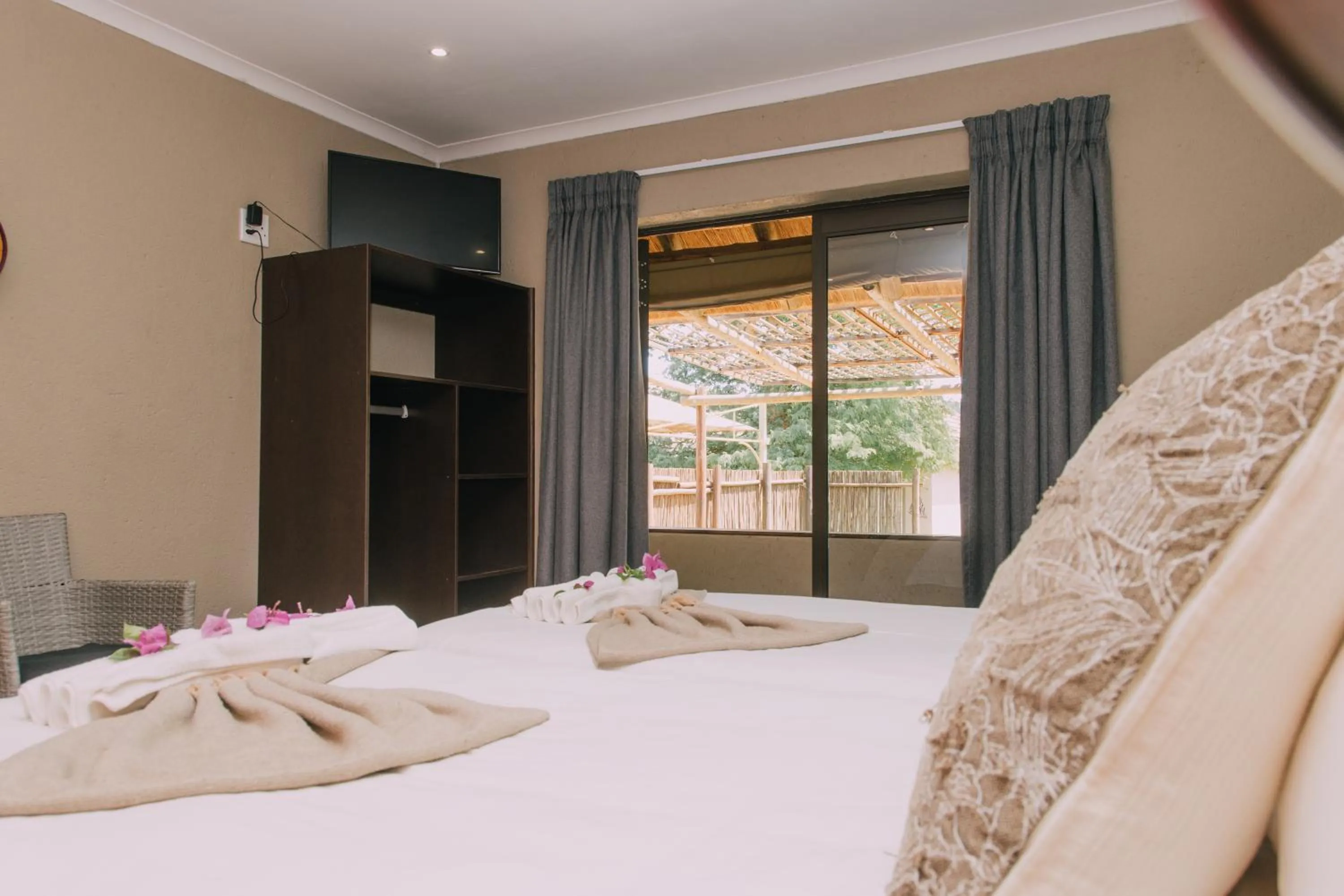 Bedroom, Bed in Kruger View Chalets