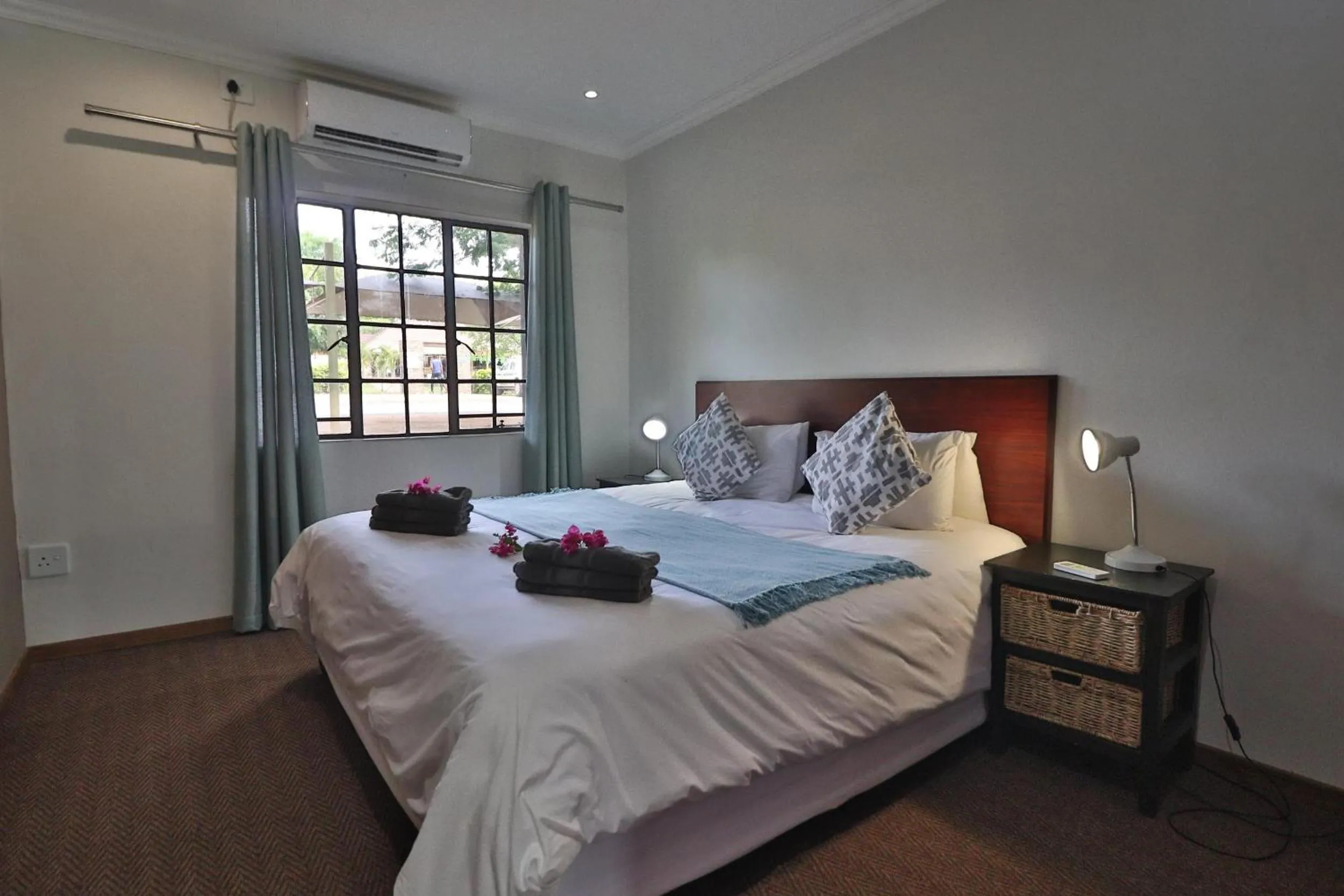 Bedroom, Bed in Kruger View Chalets