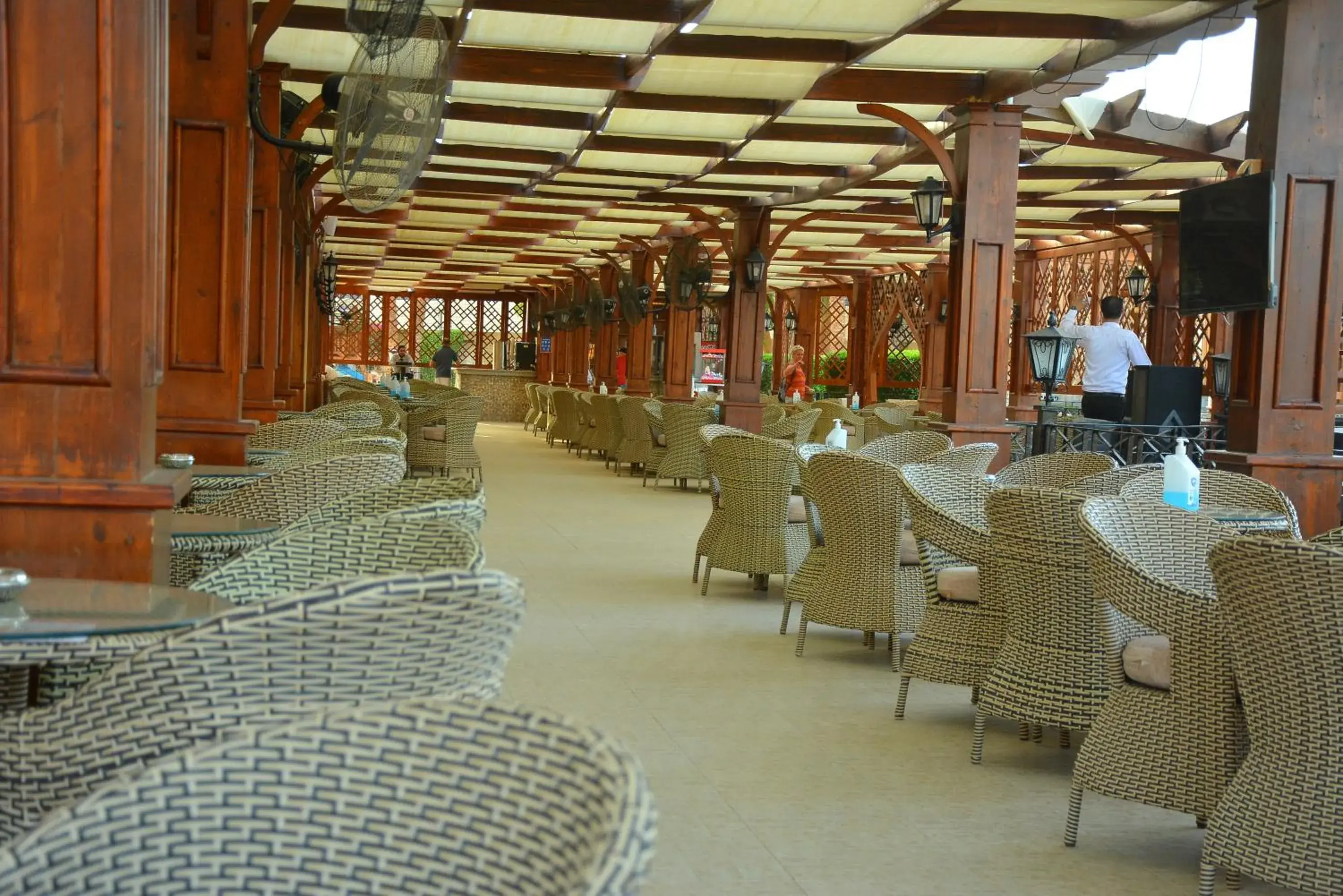 Lounge or bar, Restaurant/Places to Eat in ALADDIN BEACH RESORT