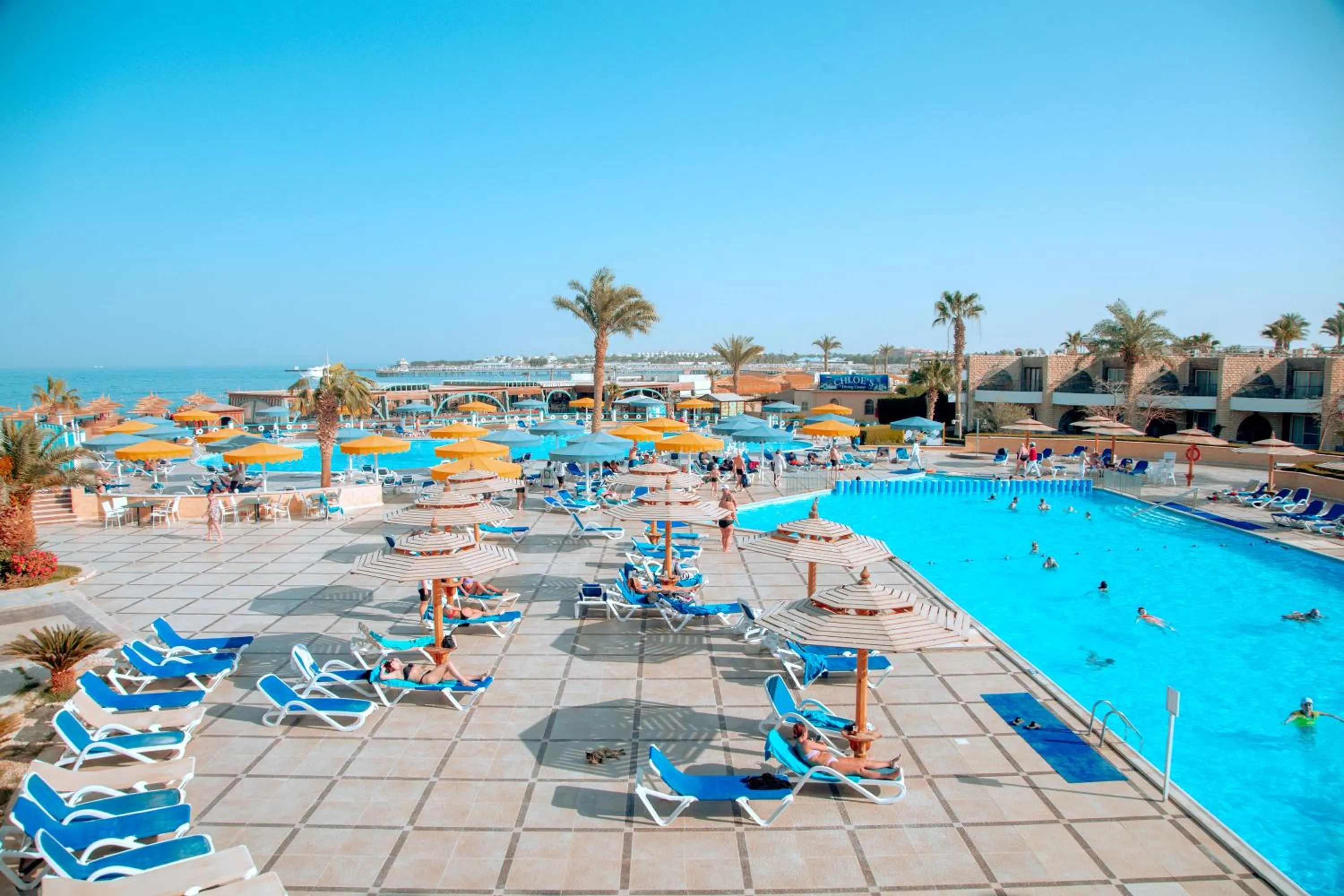 Swimming pool in Aladdin Beach Resort