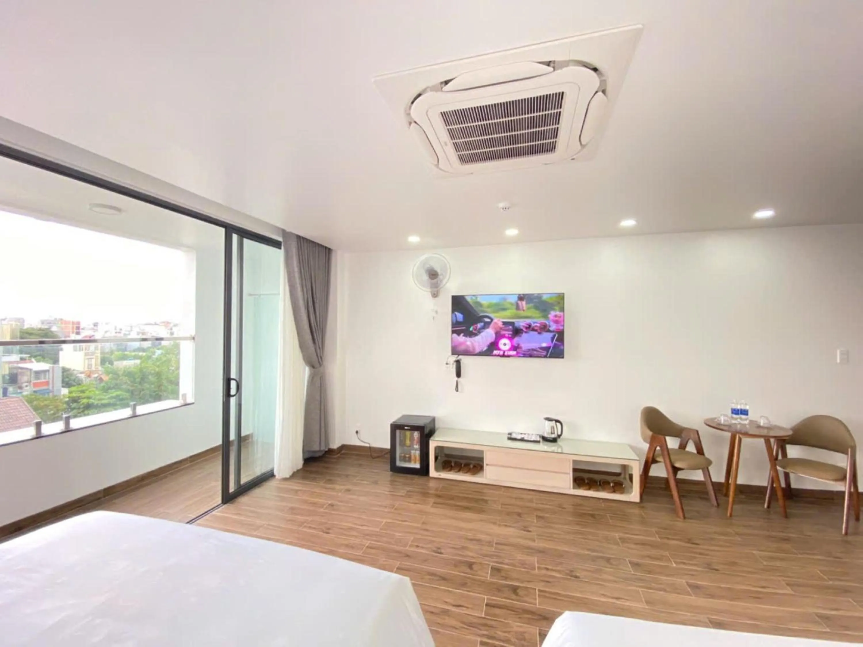 Bedroom, Bed in Golden Hotel